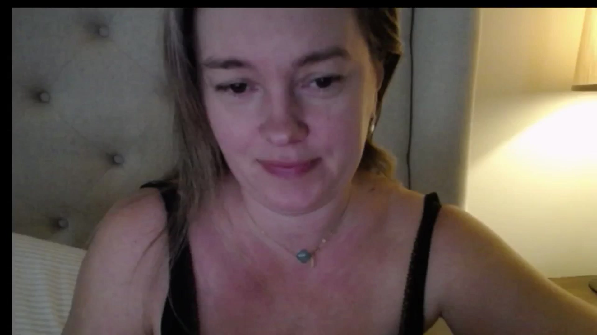 Gallery image thumbnail from J0llye's myfreecams stream on, 02/03/2026, 17:03 image 14 of 20