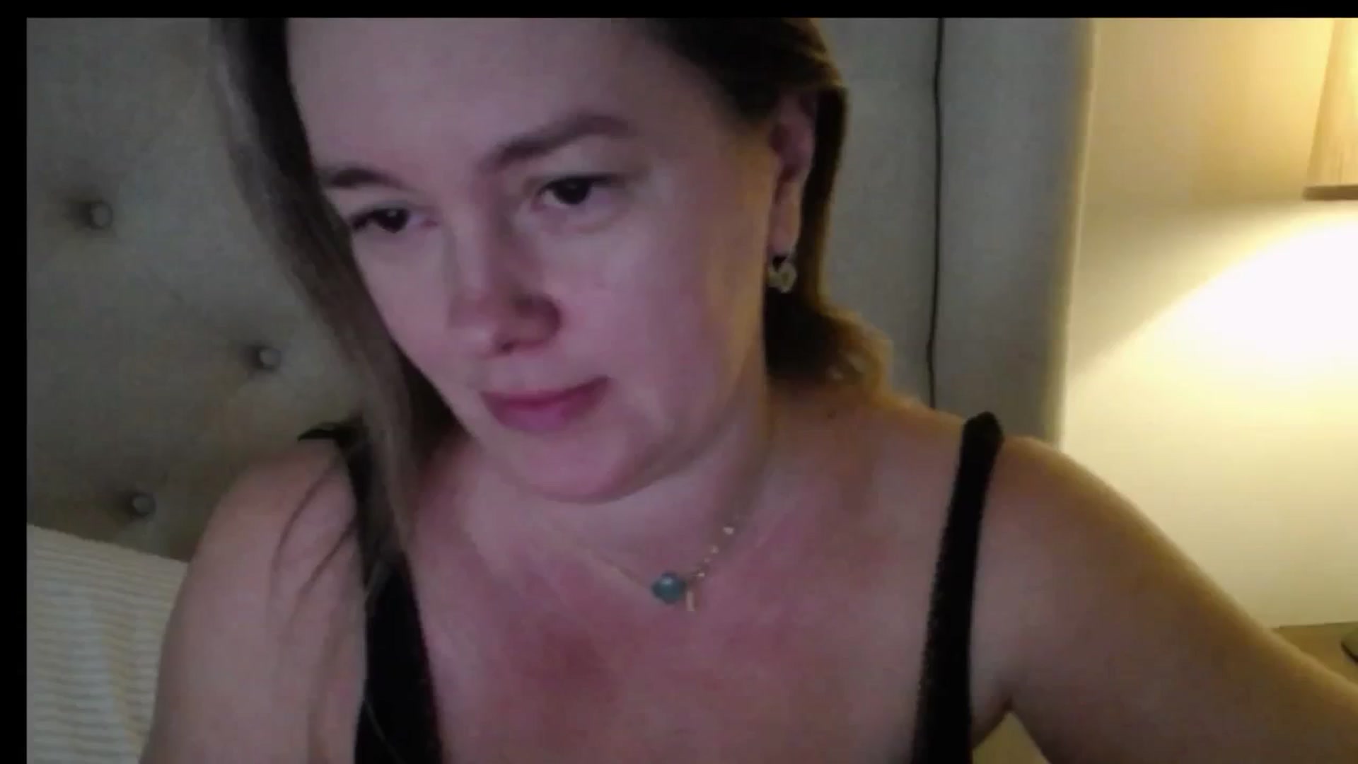 Gallery image thumbnail from J0llye's myfreecams stream on, 02/03/2026, 17:03 image 19 of 20