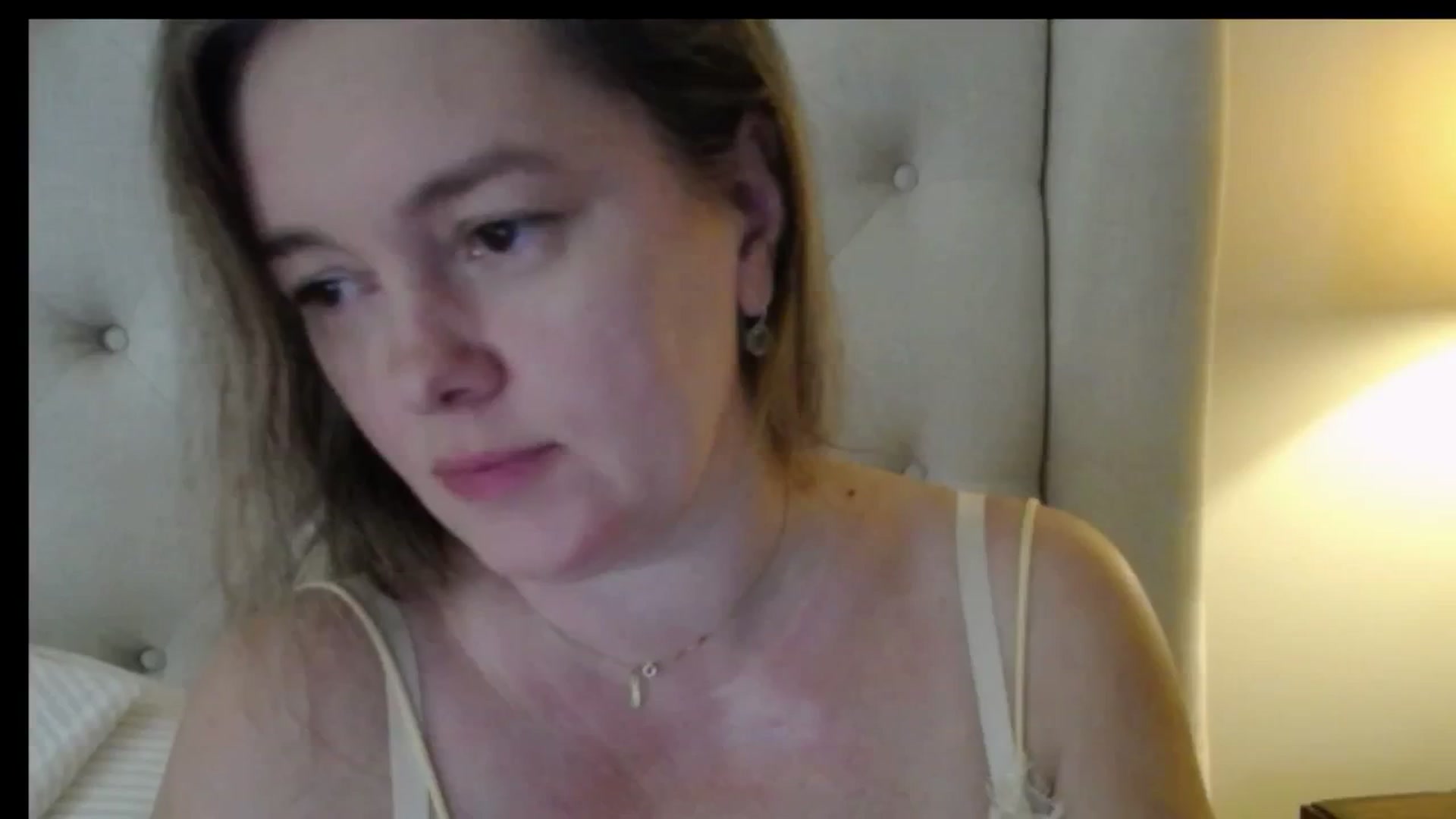 Gallery image thumbnail from J0llye's myfreecams stream on, 02/04/2026, 17:05 image 13 of 20
