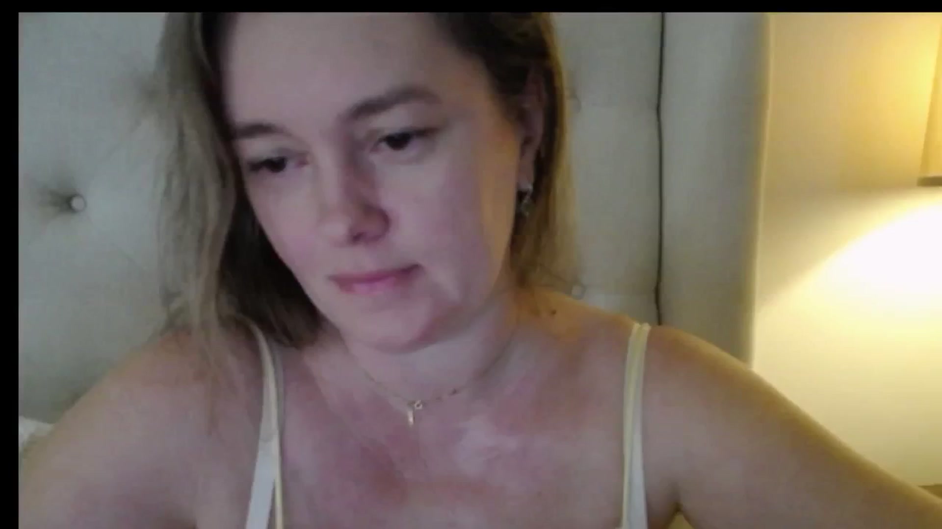 Gallery image thumbnail from J0llye's myfreecams stream on, 02/04/2026, 17:05 image 18 of 20
