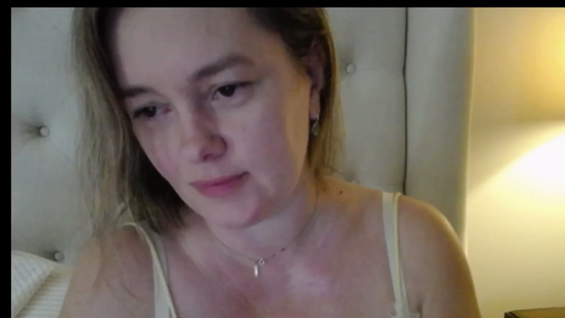 Gallery image thumbnail from J0llye's myfreecams stream on, 02/04/2026, 17:05 image 12 of 20