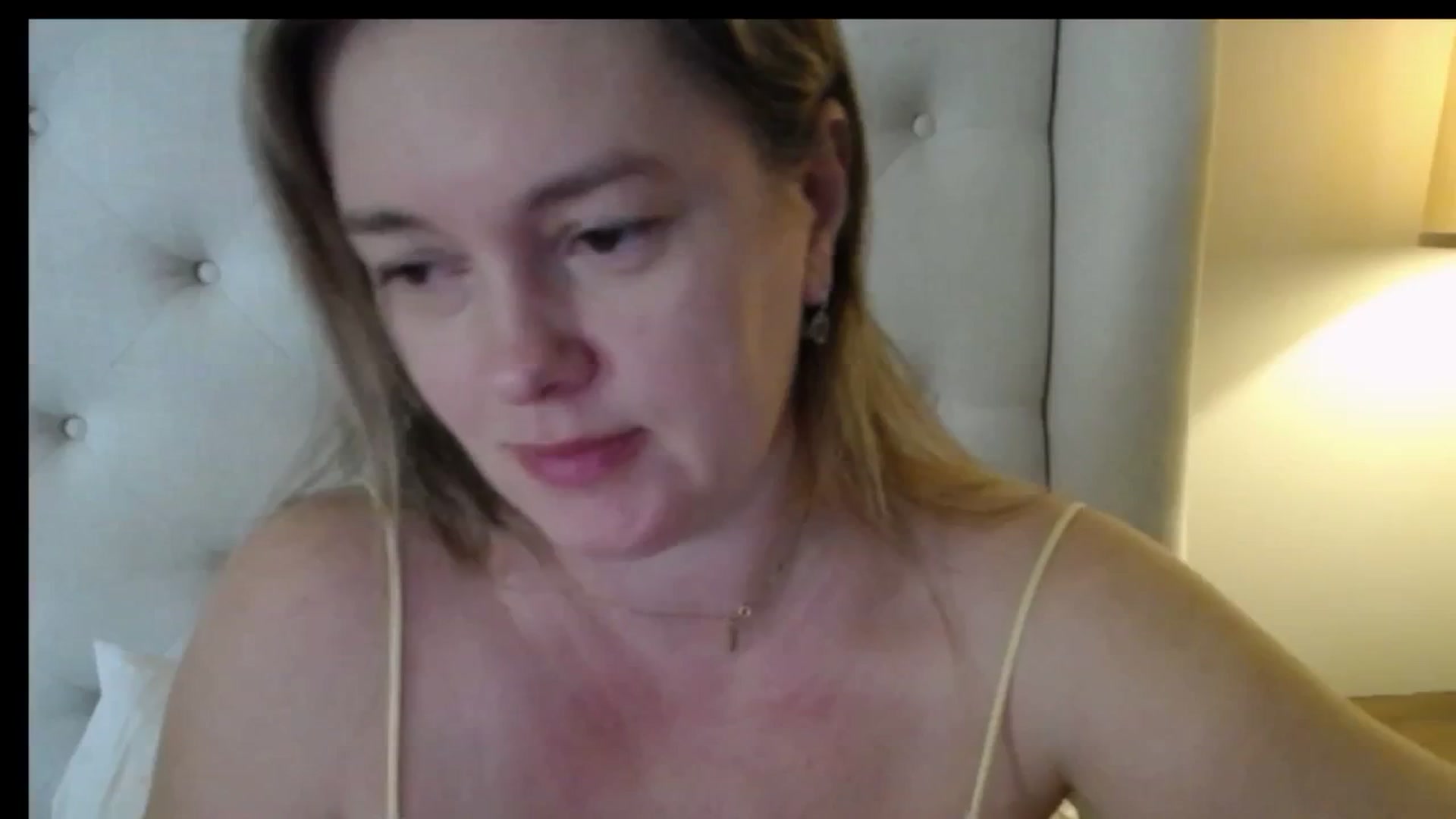 Gallery image thumbnail from J0llye's myfreecams stream on, 02/10/2026, 17:08 image 9 of 20