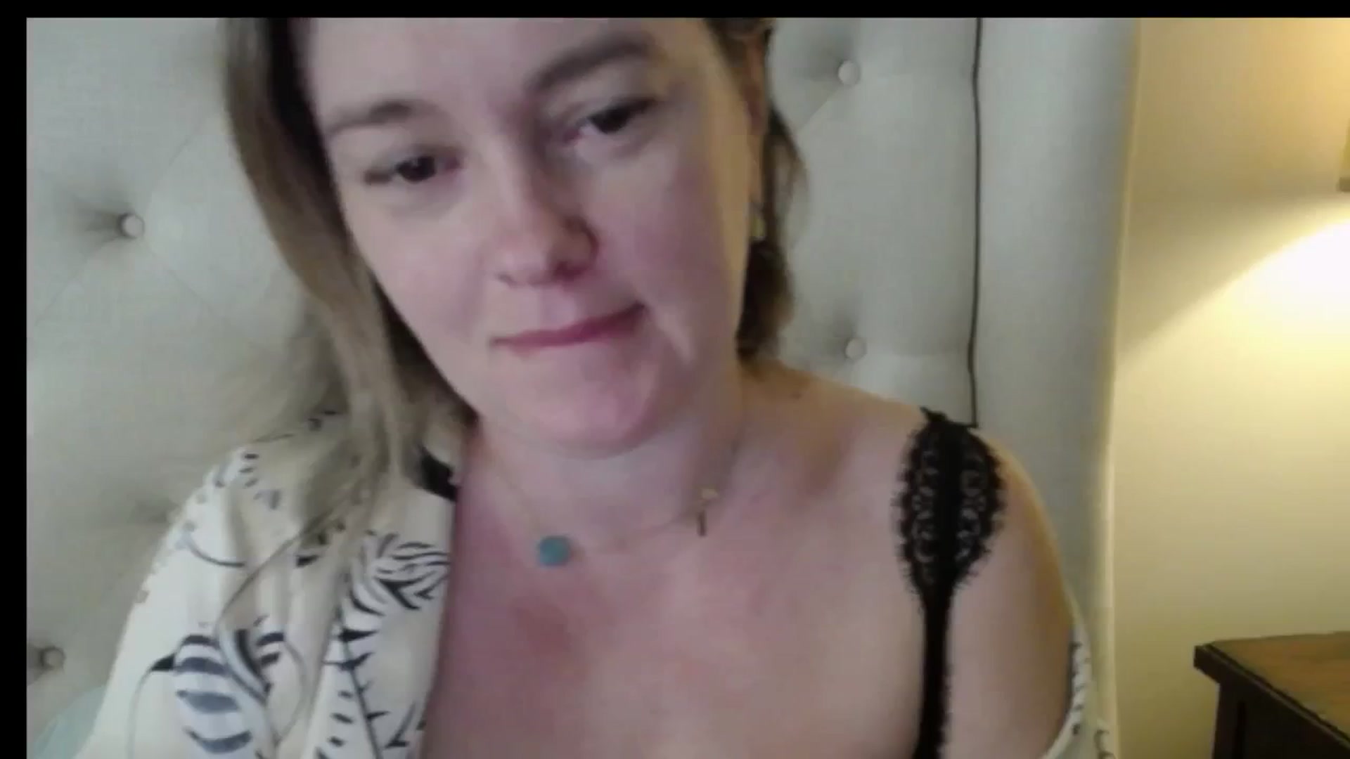 Gallery image thumbnail from J0llye's myfreecams stream on, 02/12/2026, 16:40 image 7 of 20