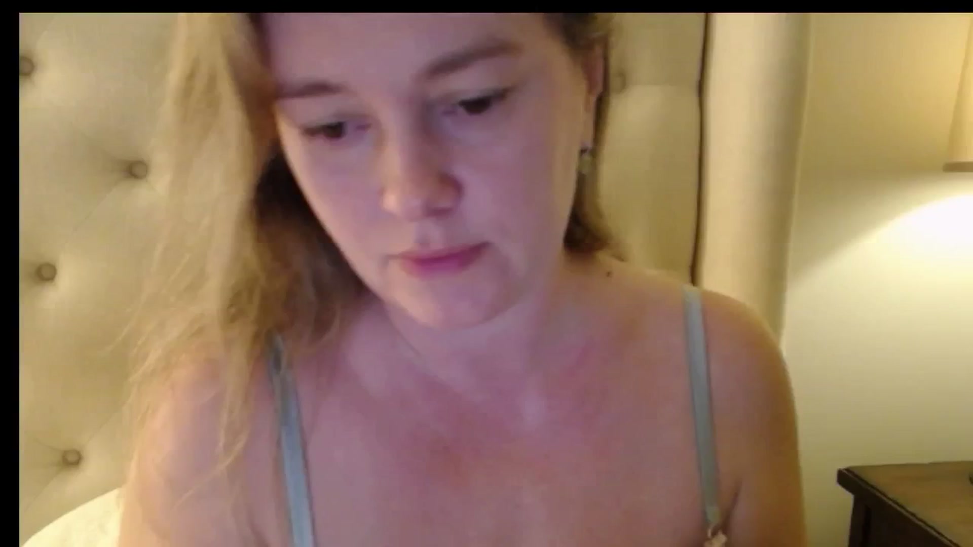 Gallery image thumbnail from J0llye's myfreecams stream on, 03/04/2026, 16:19 image 18 of 20