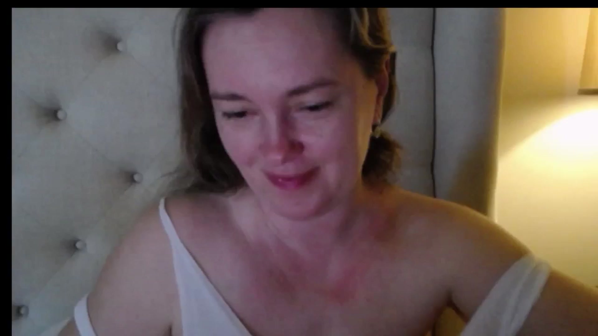 Gallery image thumbnail from J0llye's myfreecams stream on, 03/10/2026, 19:30 image 15 of 20
