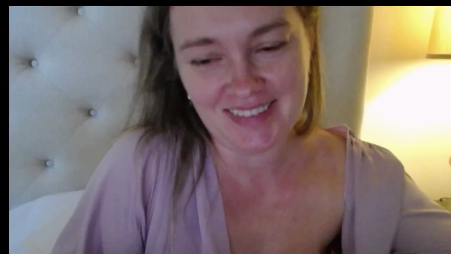 Gallery image thumbnail from J0llye's myfreecams stream on, 03/12/2026, 19:29 image 17 of 20