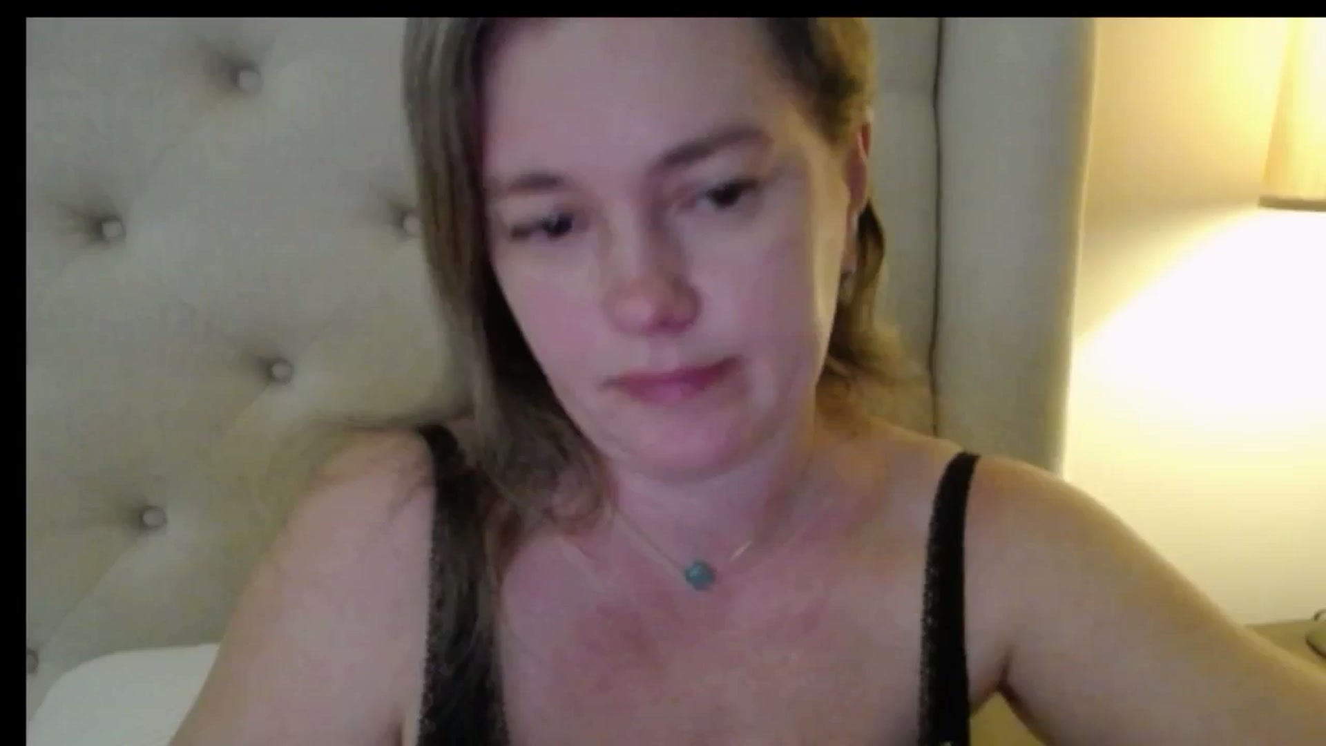 Gallery image thumbnail from J0llye's myfreecams stream on, 03/17/2026, 16:40 image 18 of 20