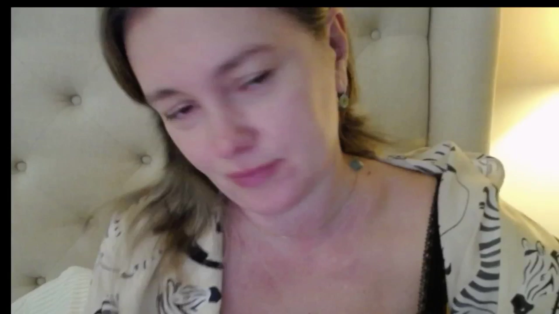 Gallery image thumbnail from J0llye's myfreecams stream on, 03/17/2026, 16:40 image 5 of 20