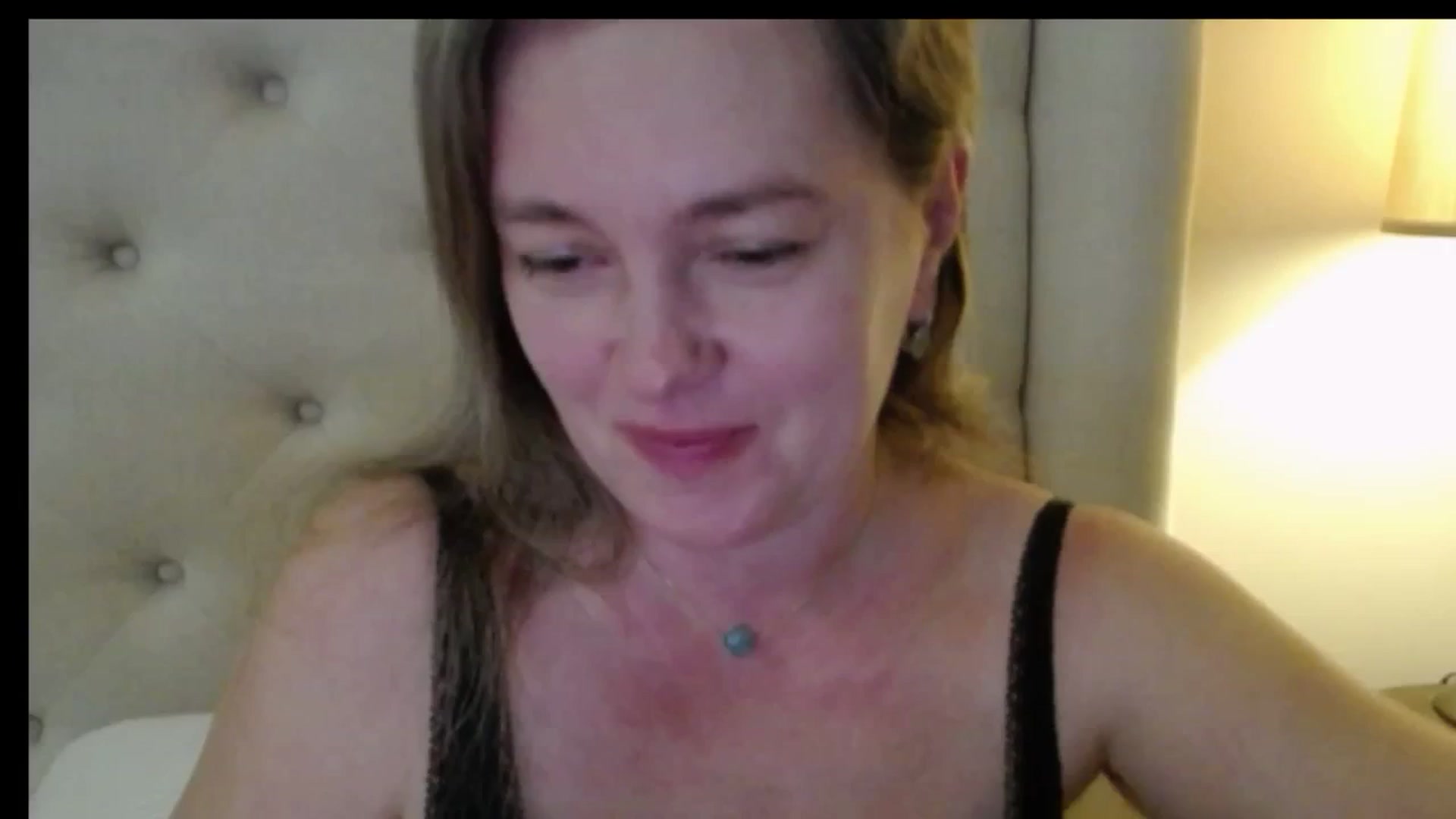 Gallery image thumbnail from J0llye's myfreecams stream on, 03/17/2026, 16:40 image 17 of 20
