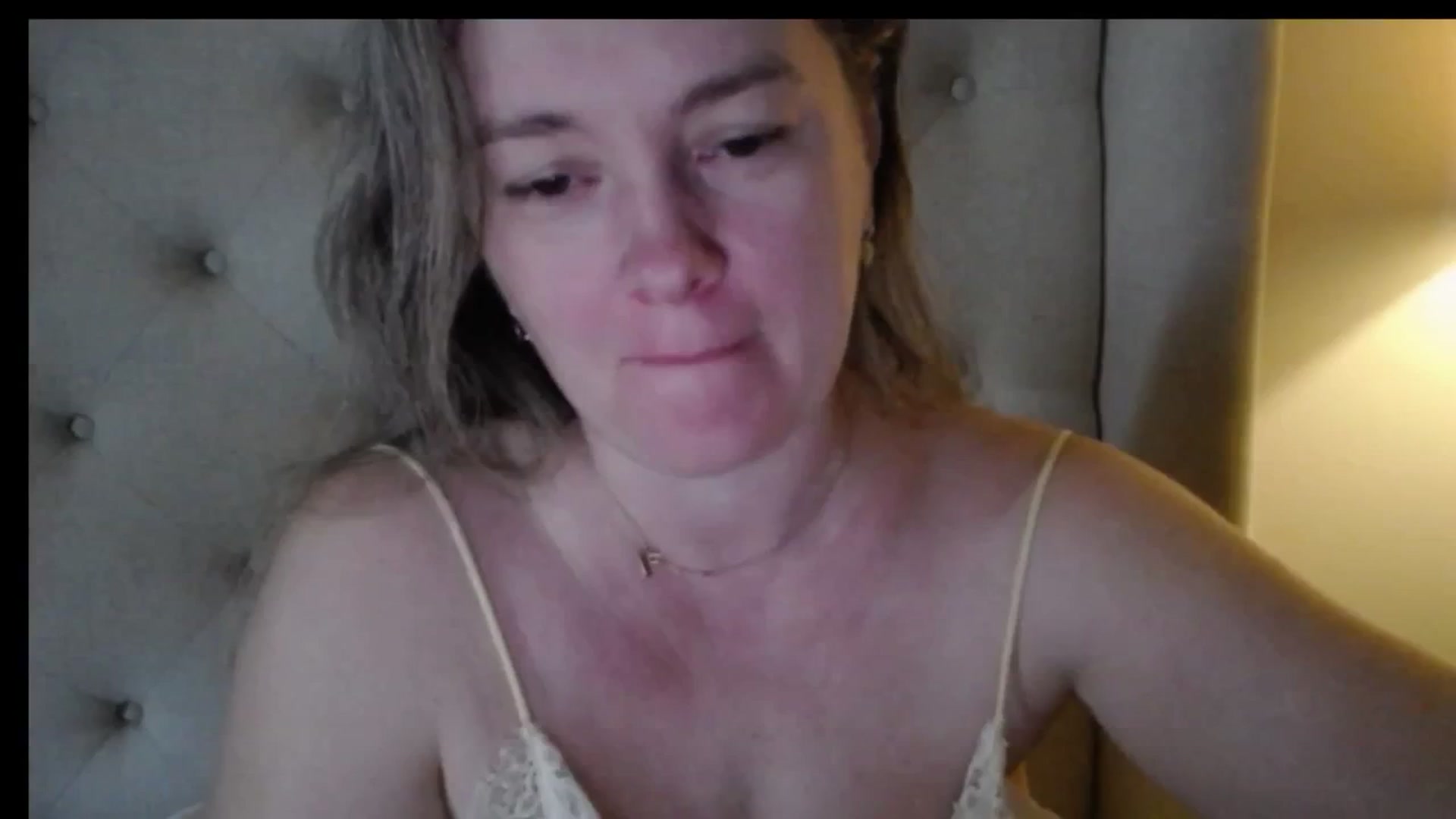 Gallery image thumbnail from J0llye's myfreecams stream on, 03/20/2026, 15:03 image 7 of 20