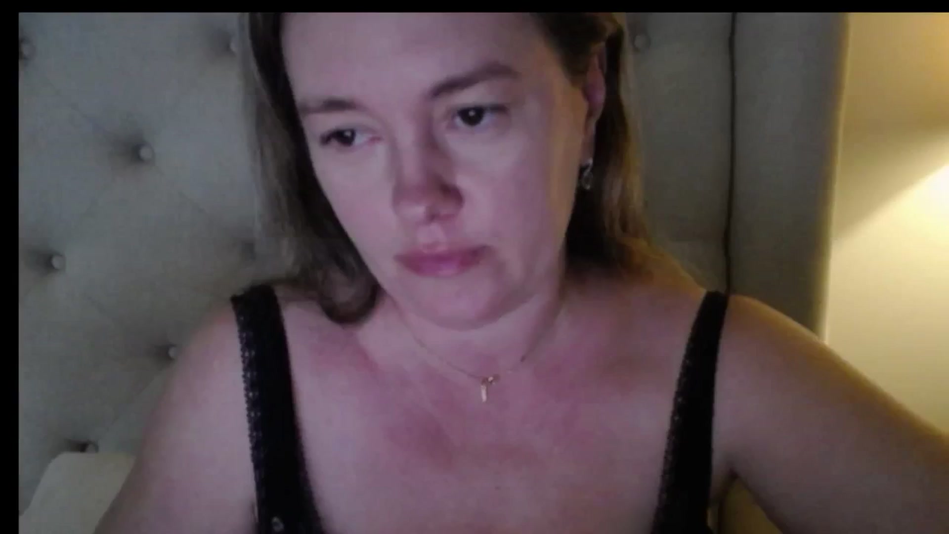 Gallery image thumbnail from J0llye's myfreecams stream on, 04/02/2026, 17:55 image 14 of 20