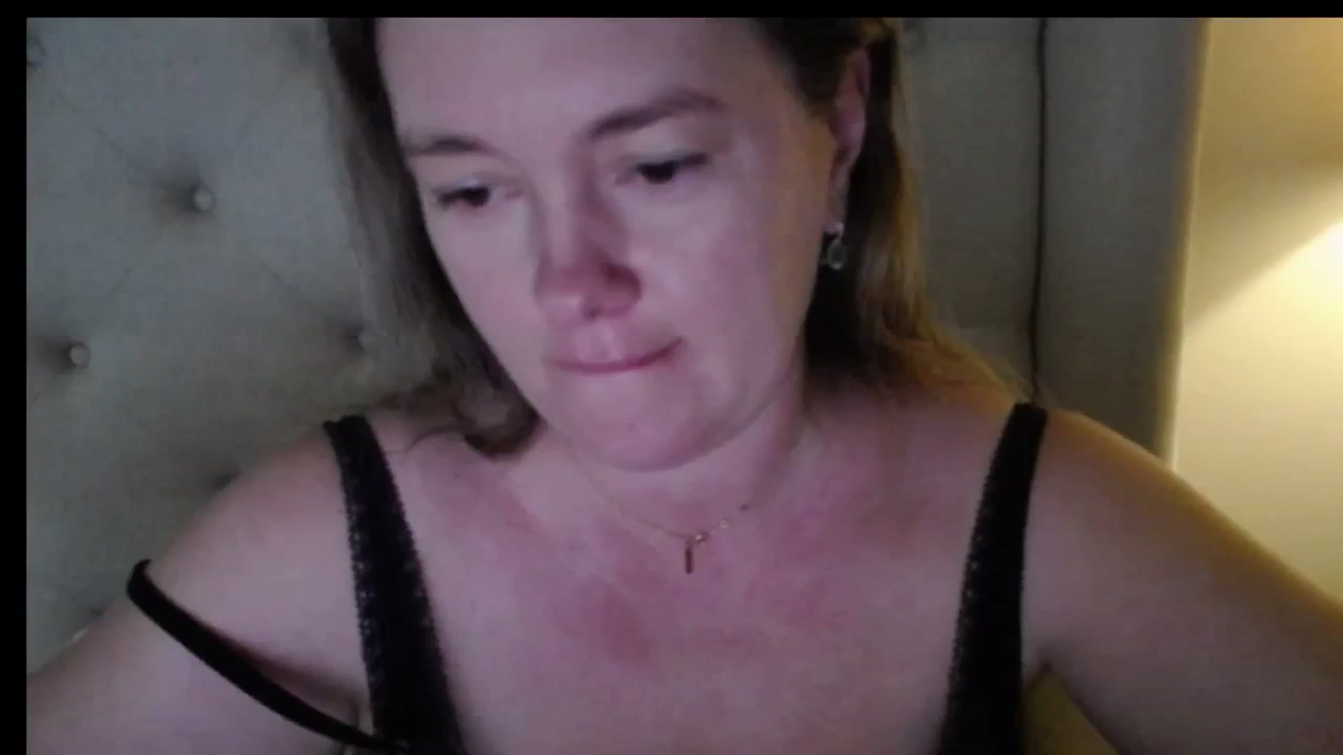 Gallery image thumbnail from J0llye's myfreecams stream on, 04/02/2026, 17:55 image 16 of 20