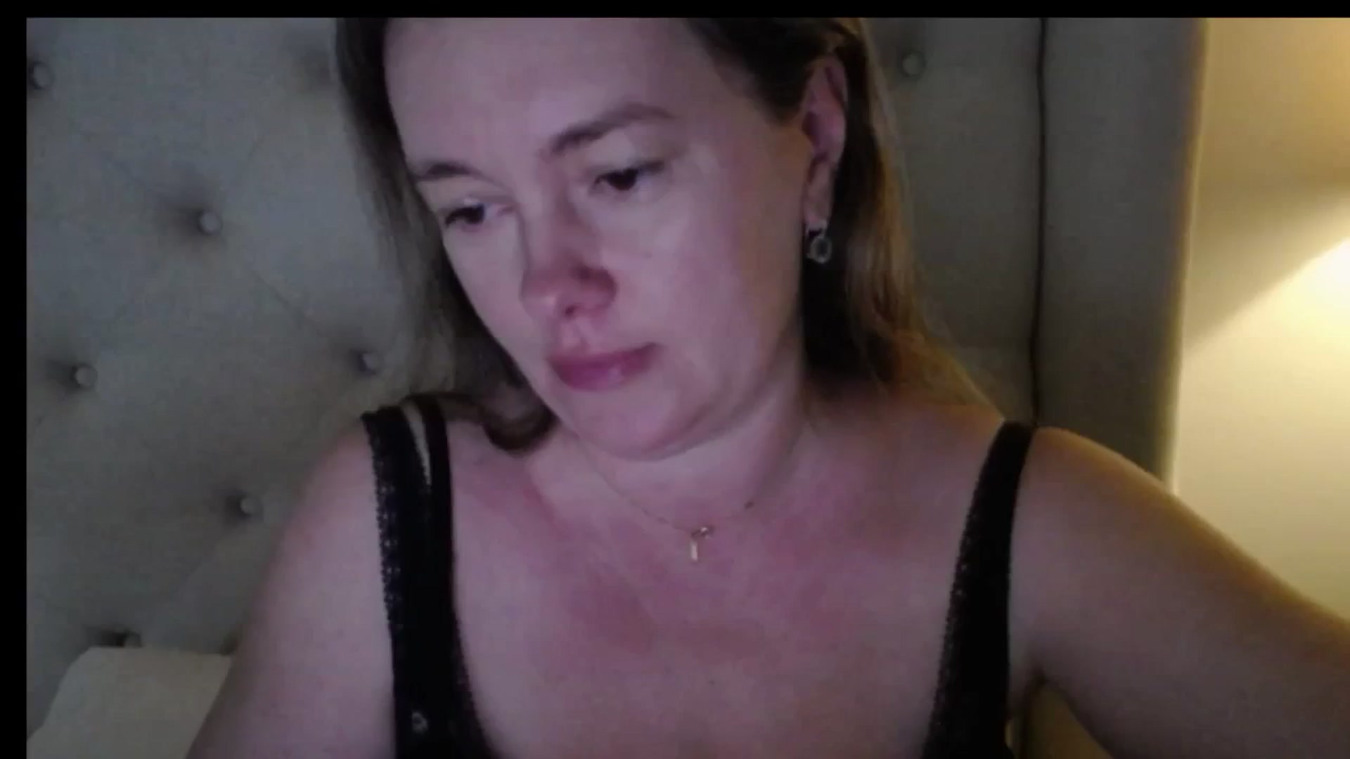 Gallery image thumbnail from J0llye's myfreecams stream on, 04/02/2026, 17:55 image 11 of 20