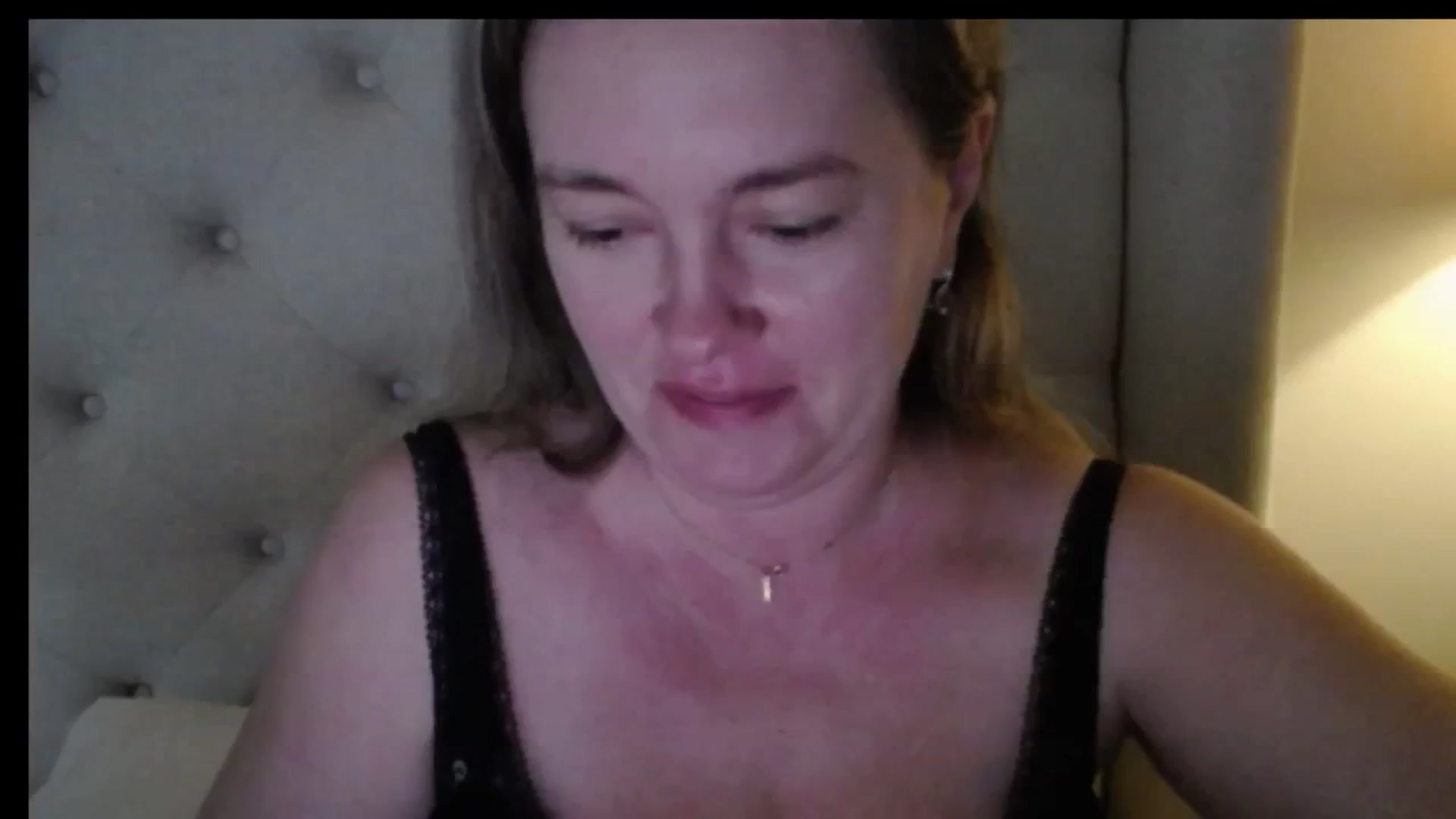 Gallery image thumbnail from J0llye's myfreecams stream on, 04/02/2026, 17:55 image 18 of 20