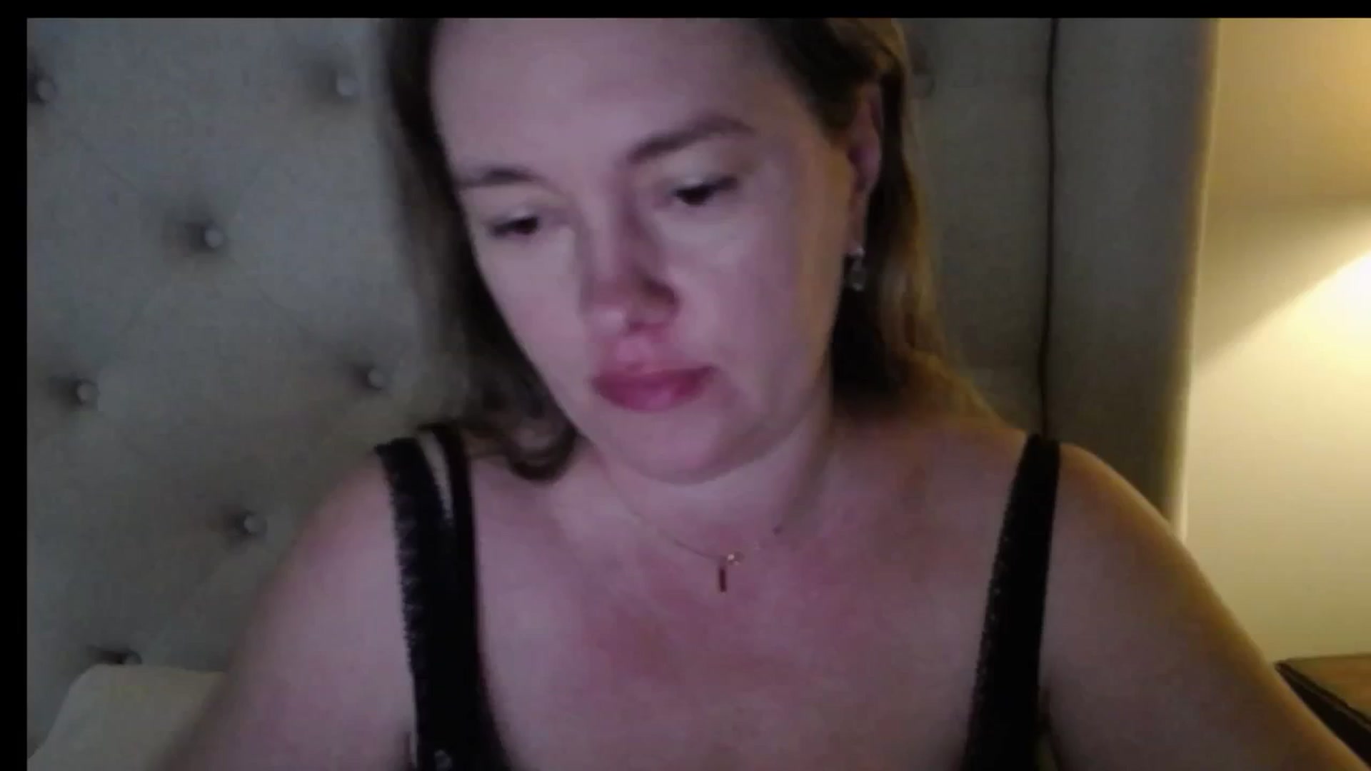 Gallery image thumbnail from J0llye's myfreecams stream on, 04/02/2026, 17:55 image 4 of 20