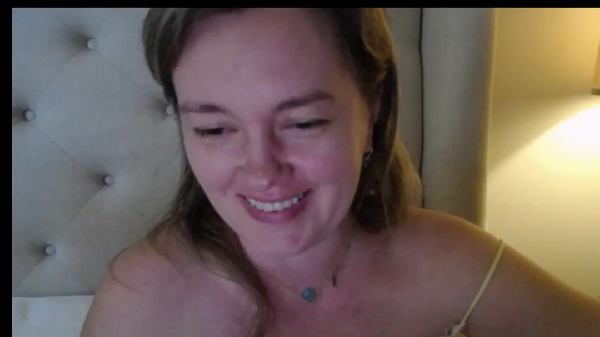 Gallery image thumbnail from J0llye's myfreecams stream on, 04/05/2026, 20:17 image 18 of 20
