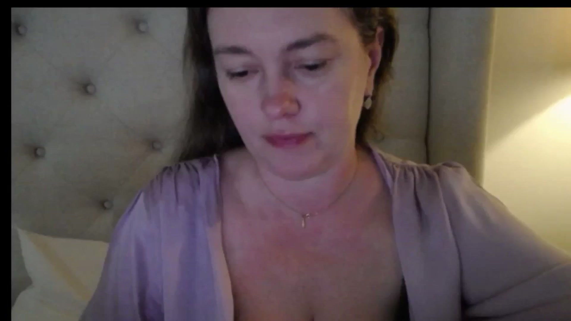 Gallery image thumbnail from J0llye's myfreecams stream on, 04/14/2026, 17:28 image 4 of 20