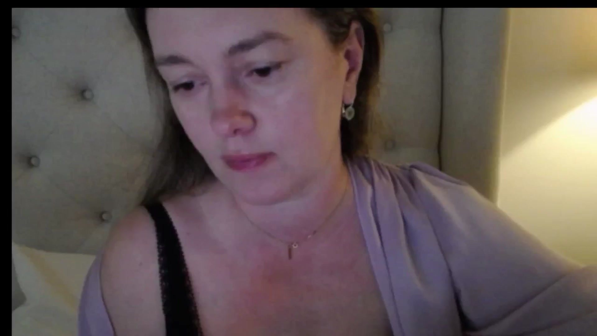 Gallery image thumbnail from J0llye's myfreecams stream on, 04/14/2026, 17:28 image 9 of 20