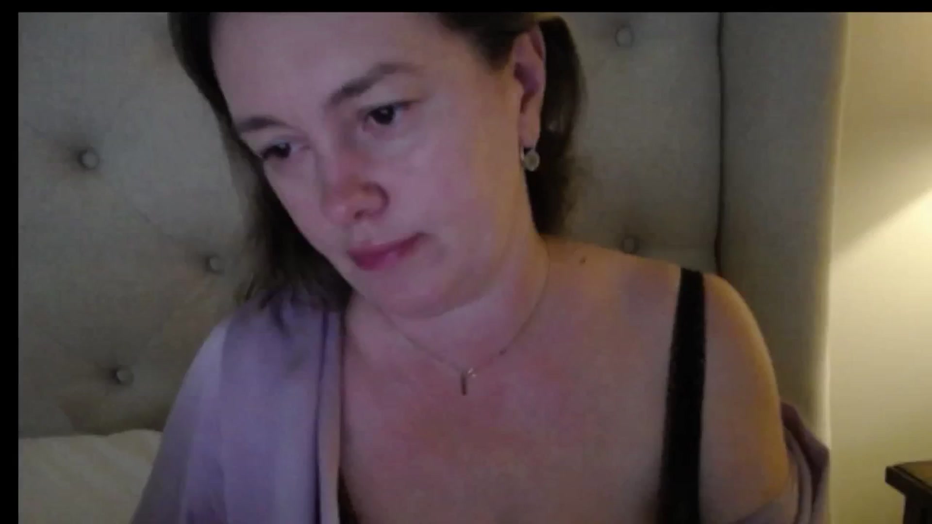 Gallery image thumbnail from J0llye's myfreecams stream on, 04/14/2026, 17:28 image 12 of 20