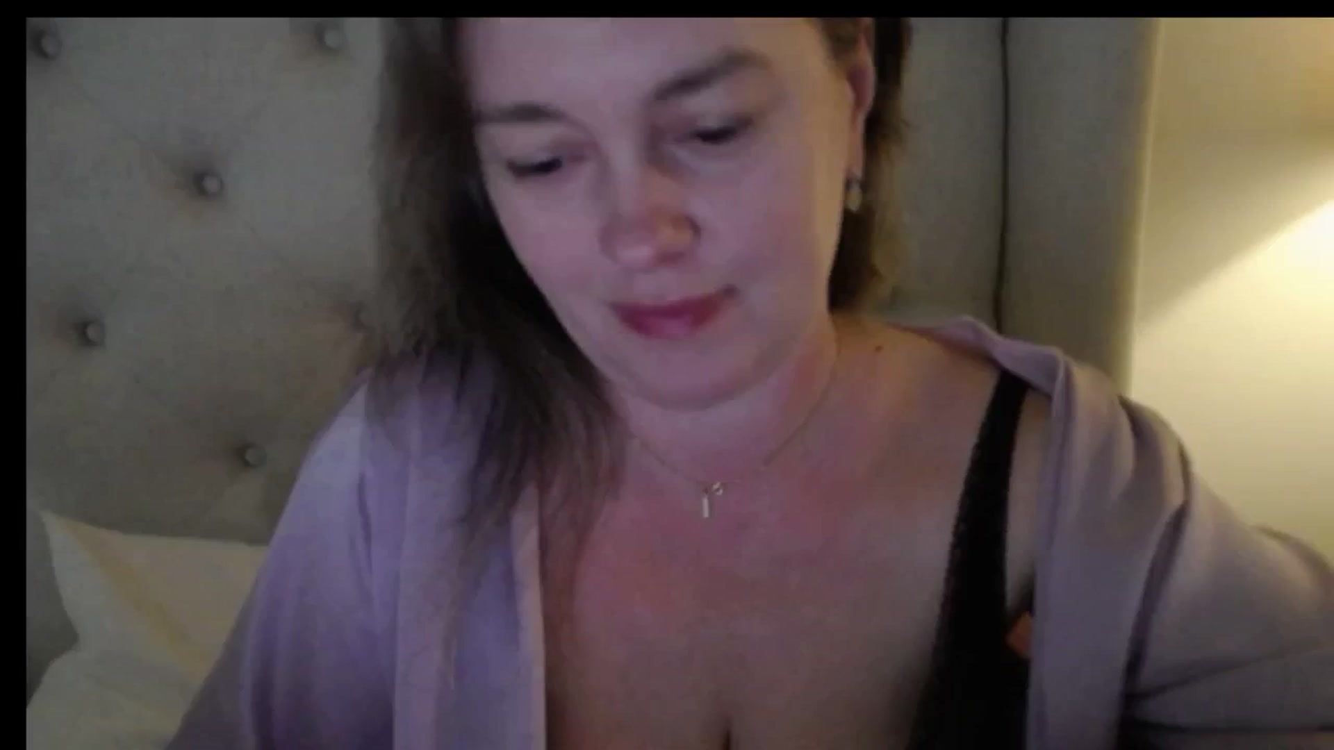 Gallery image thumbnail from J0llye's myfreecams stream on, 04/14/2026, 17:28 image 1 of 20