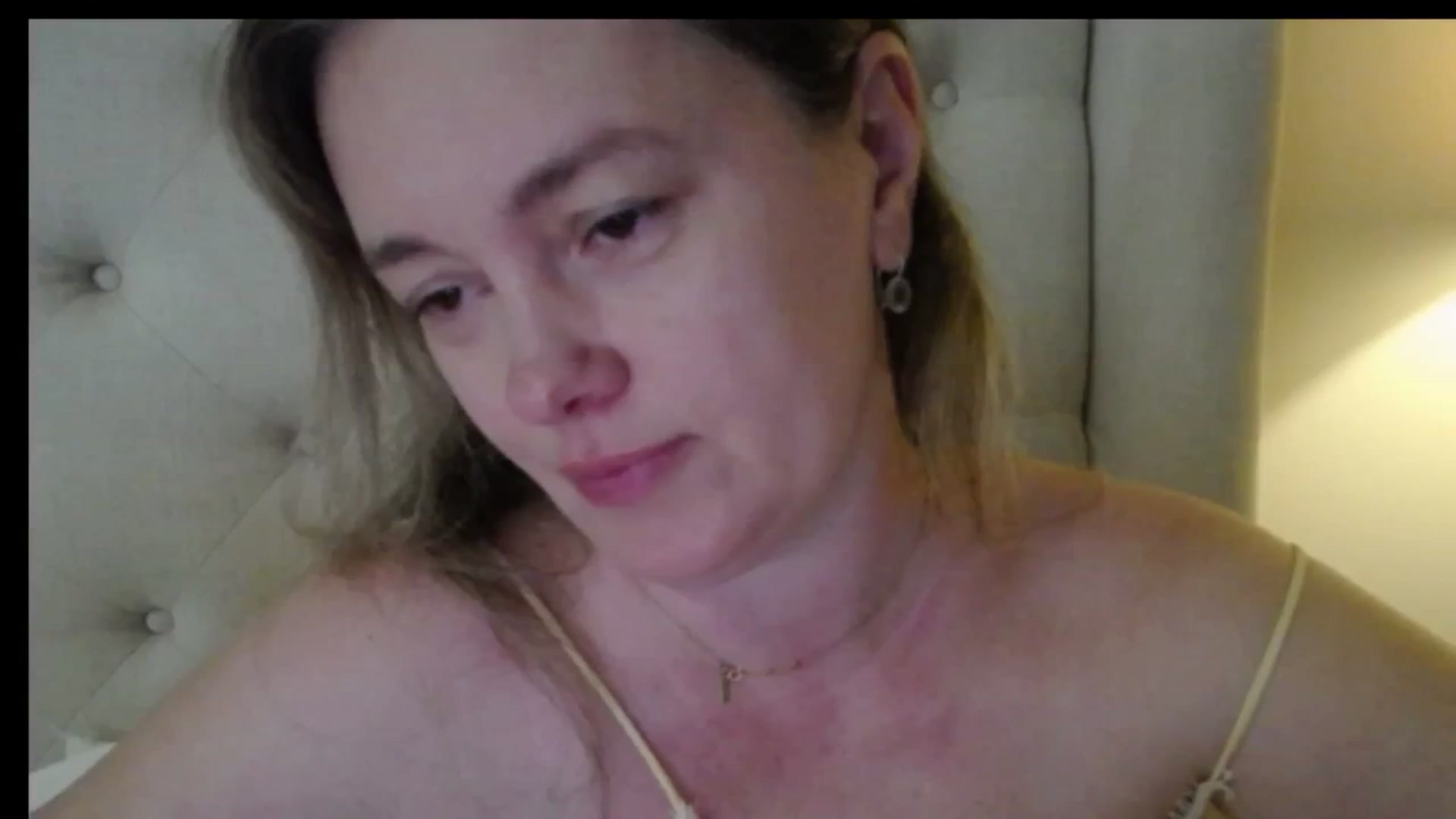 Gallery image thumbnail from J0llye's myfreecams stream on, 04/16/2026, 16:01 image 19 of 20