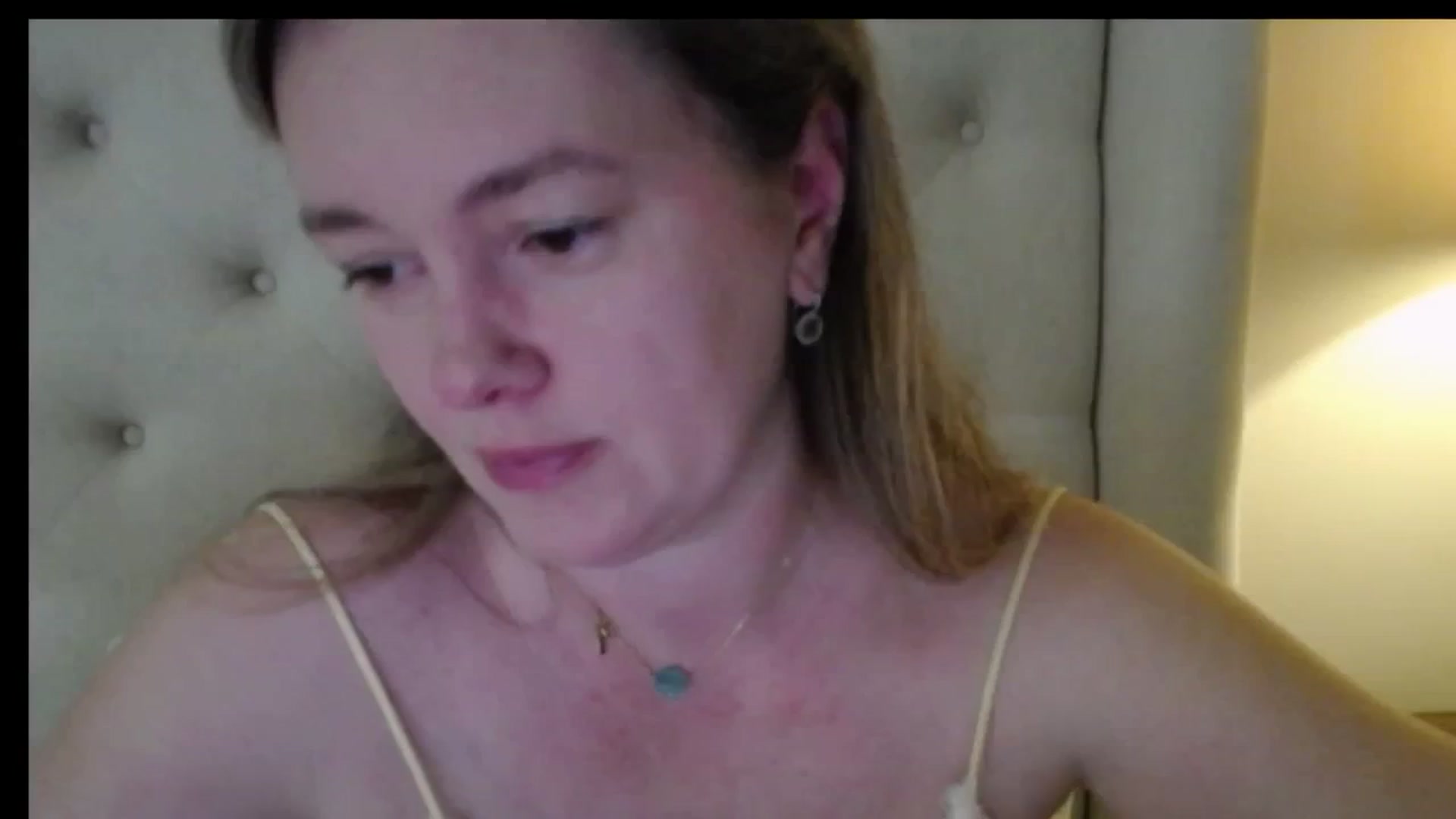 Gallery image thumbnail from J0llye's myfreecams stream on, 04/21/2026, 16:06 image 8 of 20