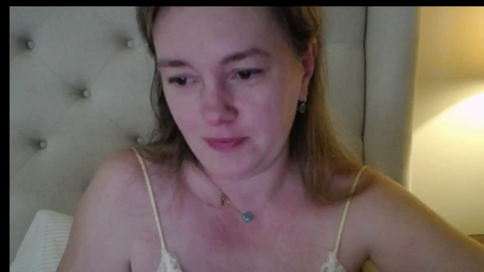 Gallery image thumbnail from J0llye's myfreecams stream on, 04/21/2026, 16:06 image 16 of 20
