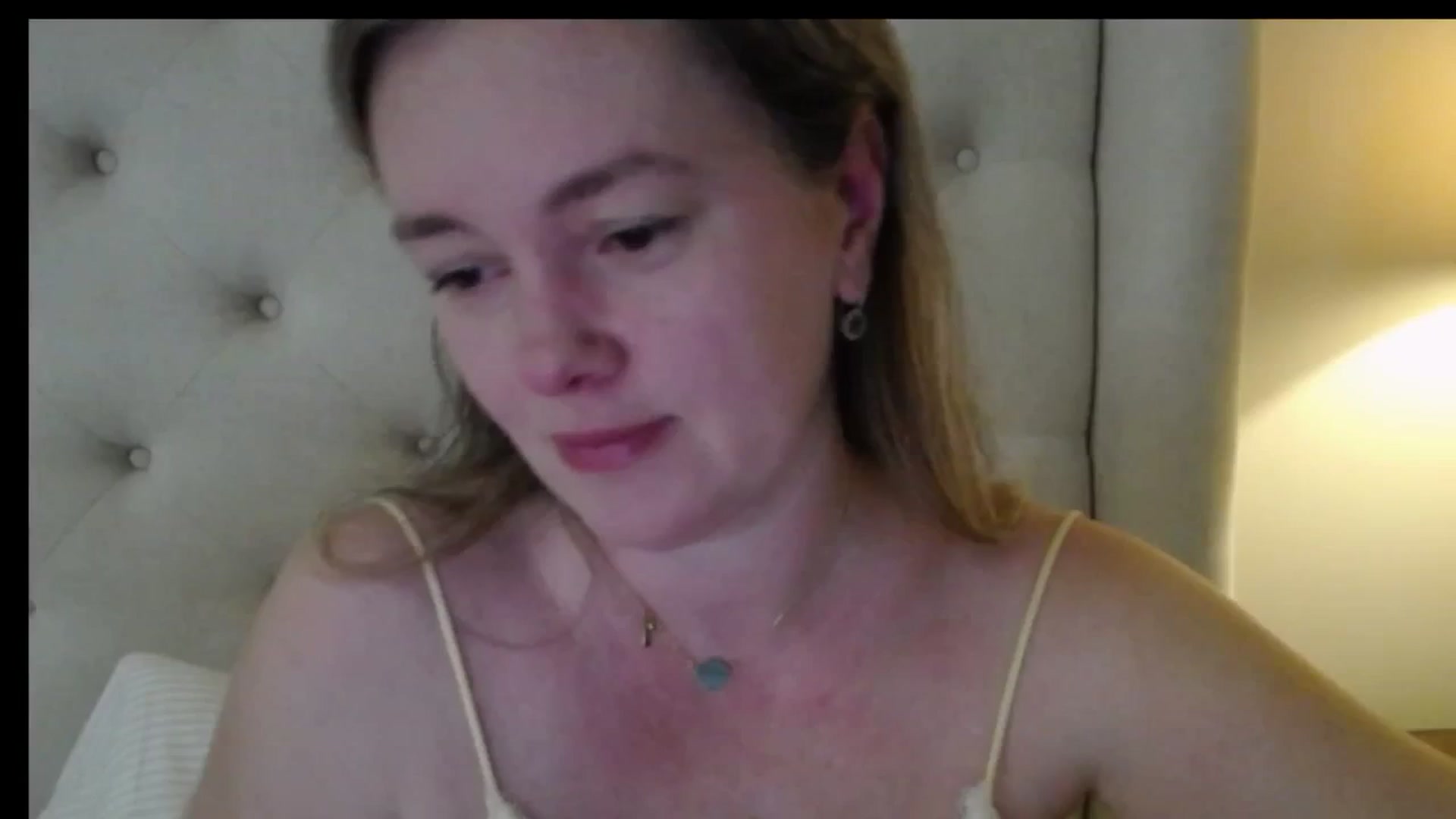 Gallery image thumbnail from J0llye's myfreecams stream on, 04/21/2026, 16:06 image 1 of 20