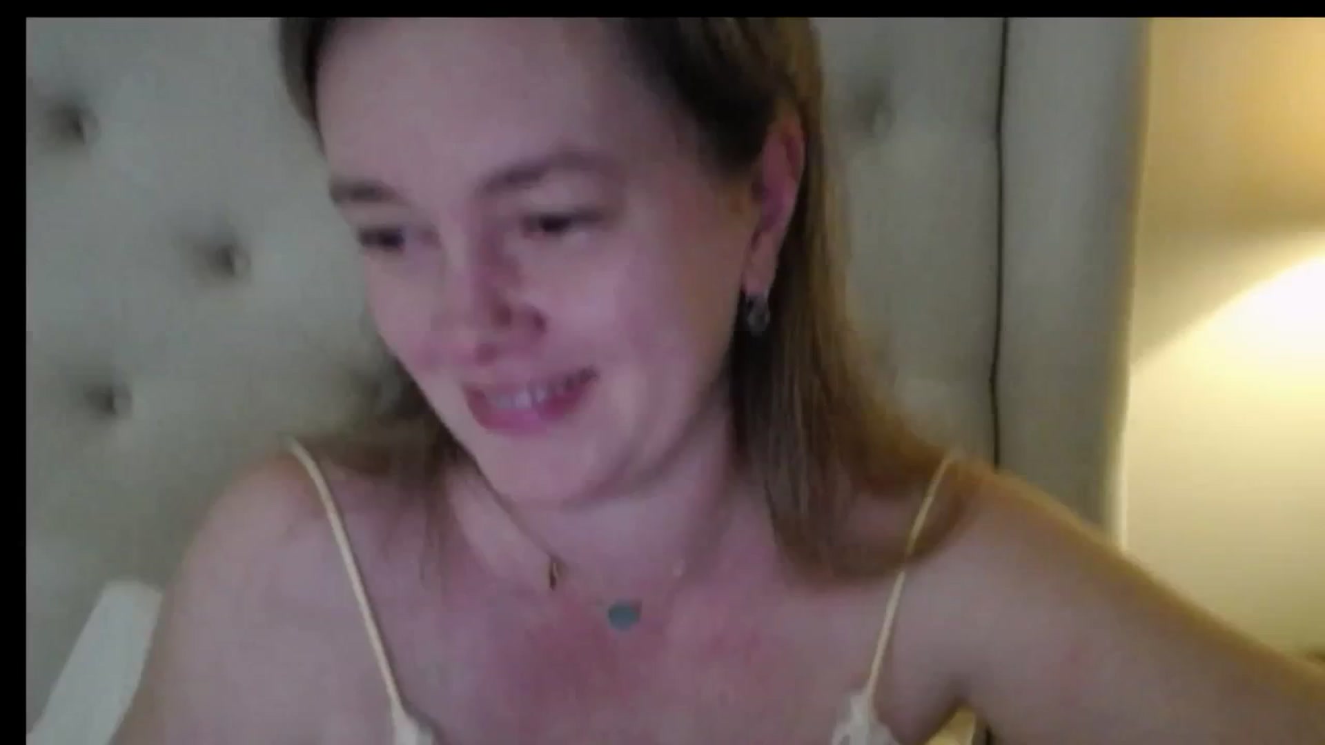 Gallery image thumbnail from J0llye's myfreecams stream on, 04/21/2026, 16:06 image 18 of 20