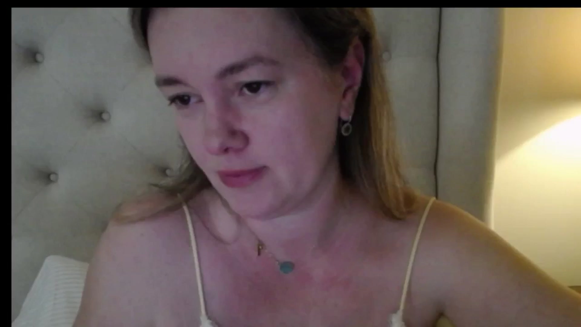 Gallery image thumbnail from J0llye's myfreecams stream on, 04/21/2026, 16:06 image 3 of 20