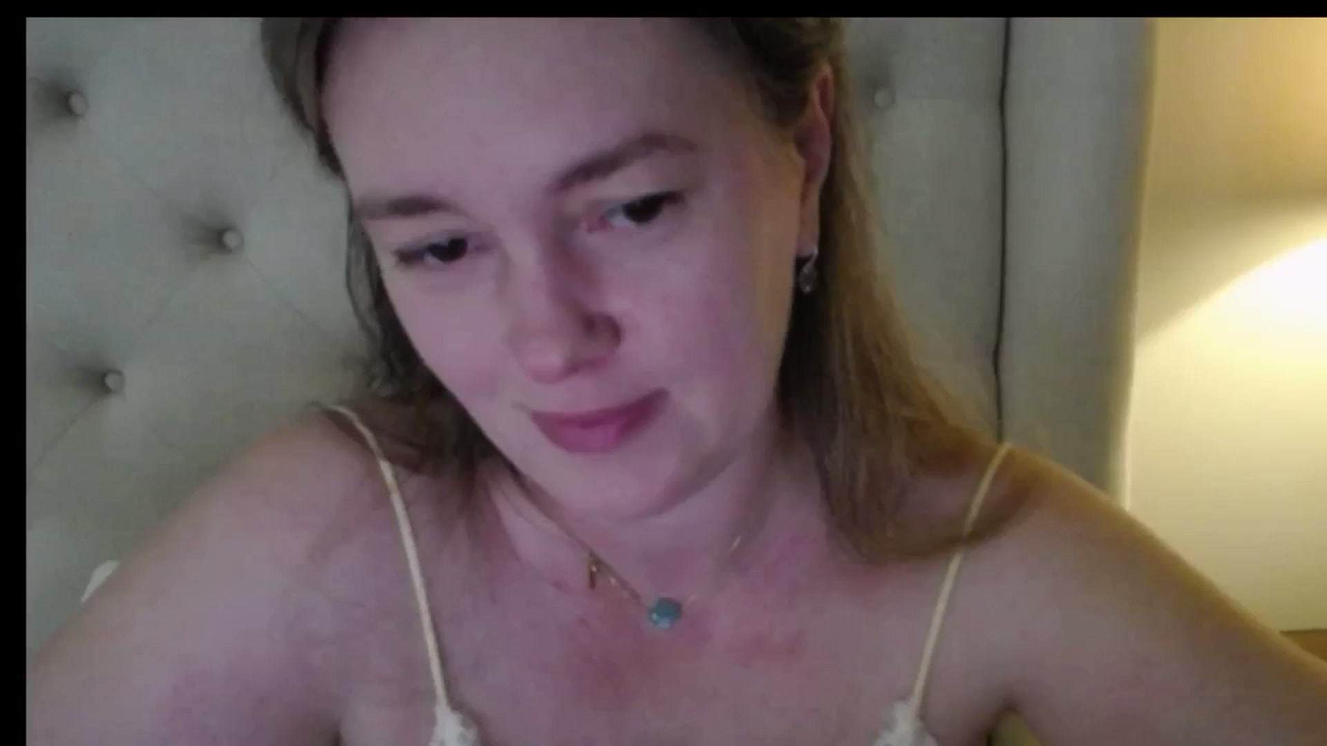 Gallery image thumbnail from J0llye's myfreecams stream on, 04/21/2026, 16:06 image 17 of 20
