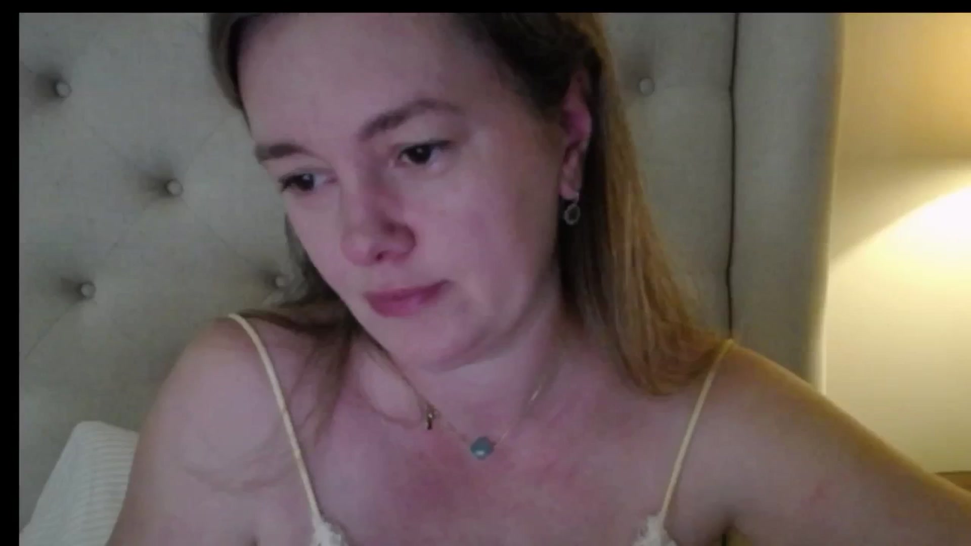 Gallery image thumbnail from J0llye's myfreecams stream on, 04/21/2026, 16:06 image 13 of 20