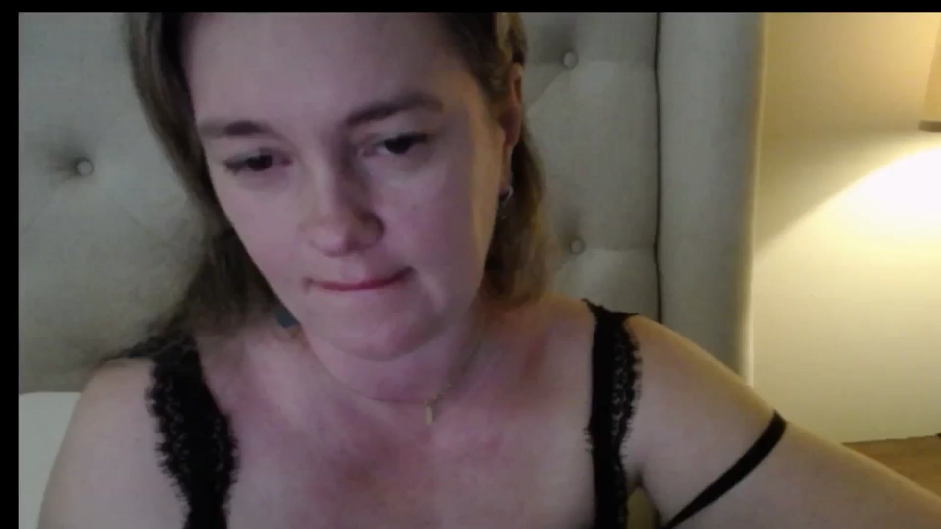 Gallery image thumbnail from J0llye's myfreecams stream on, 04/29/2026, 16:01 image 17 of 20