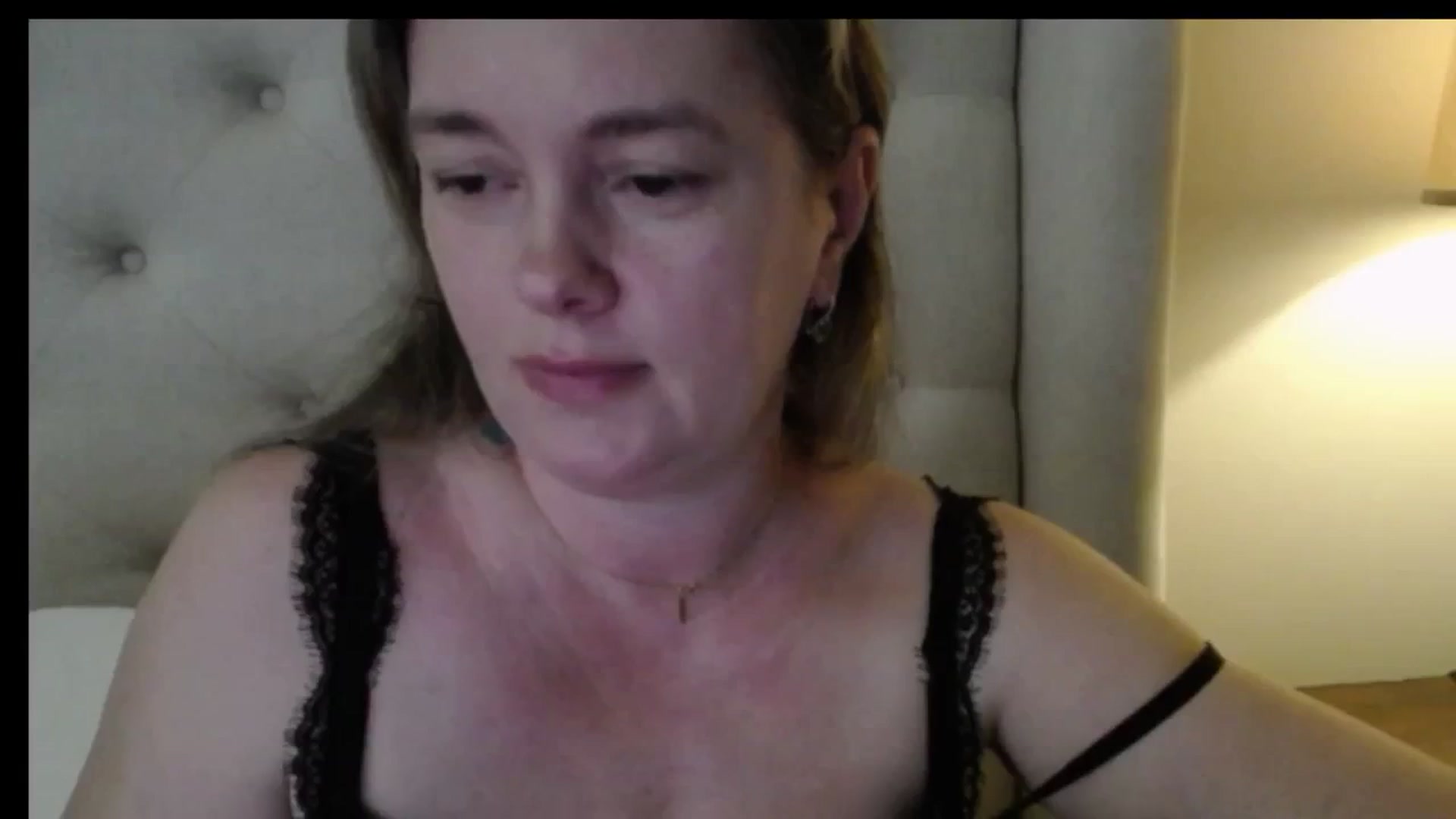 Gallery image thumbnail from J0llye's myfreecams stream on, 04/29/2026, 16:01 image 16 of 20