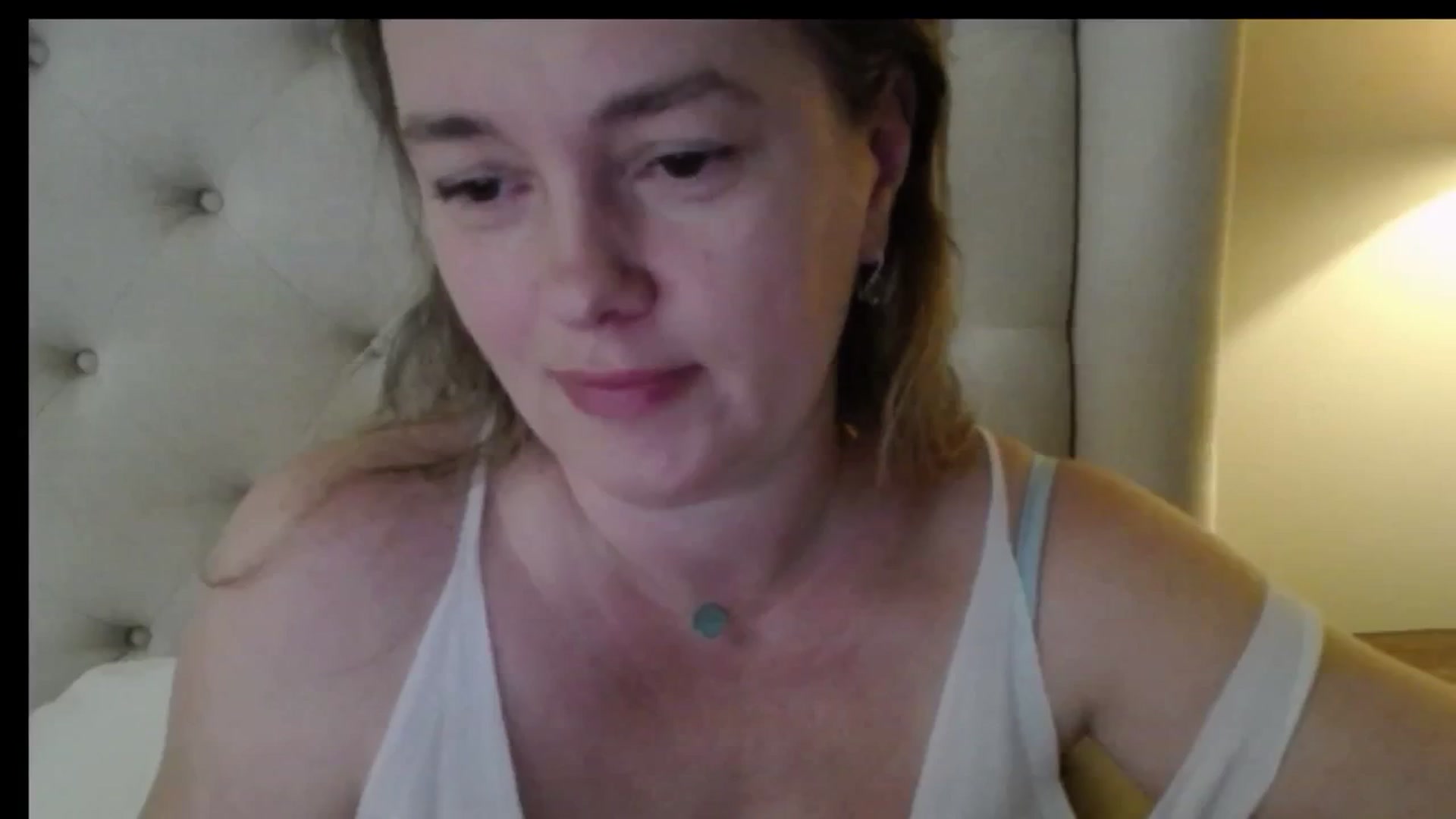 Gallery image thumbnail from J0llye's myfreecams stream on, 05/01/2026, 16:02 image 3 of 20