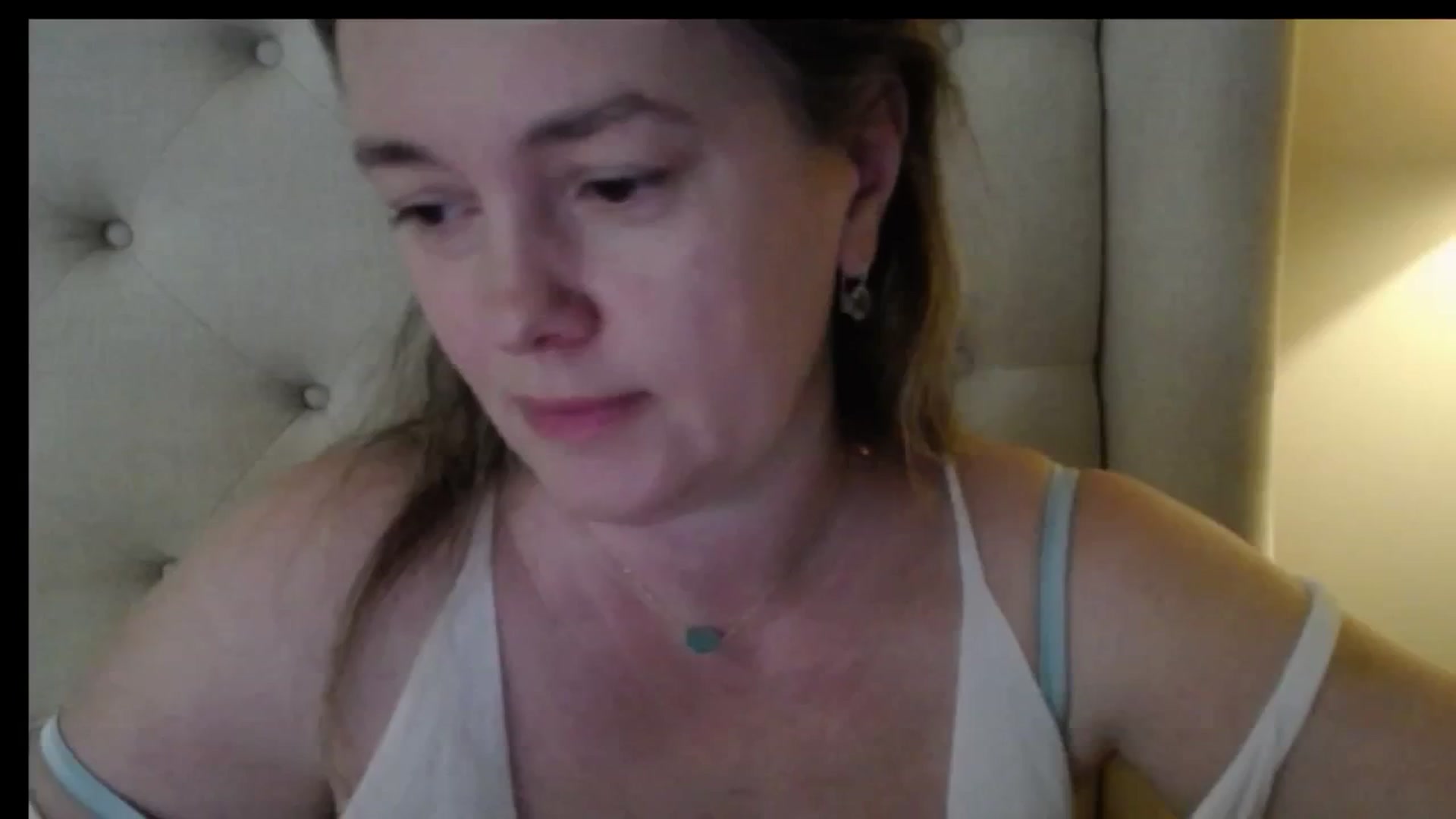 Gallery image thumbnail from J0llye's myfreecams stream on, 05/01/2026, 16:02 image 17 of 20