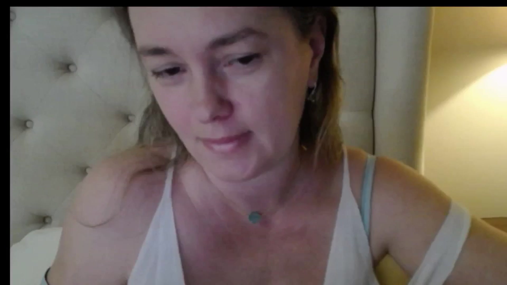 Gallery image thumbnail from J0llye's myfreecams stream on, 05/01/2026, 16:02 image 4 of 20