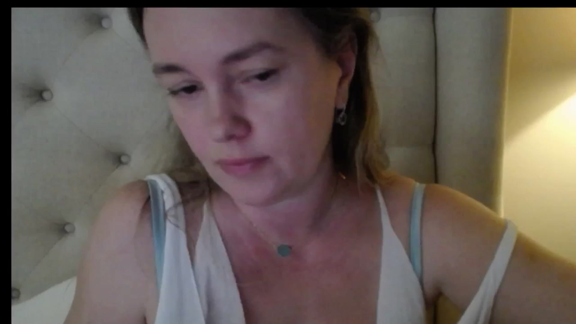 Gallery image thumbnail from J0llye's myfreecams stream on, 05/01/2026, 16:02 image 19 of 20