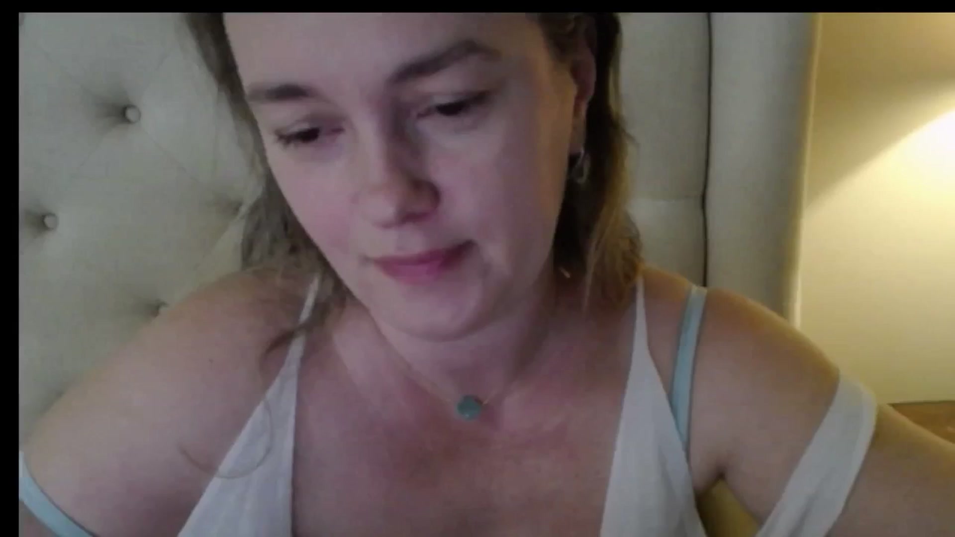 Gallery image thumbnail from J0llye's myfreecams stream on, 05/01/2026, 16:02 image 6 of 20
