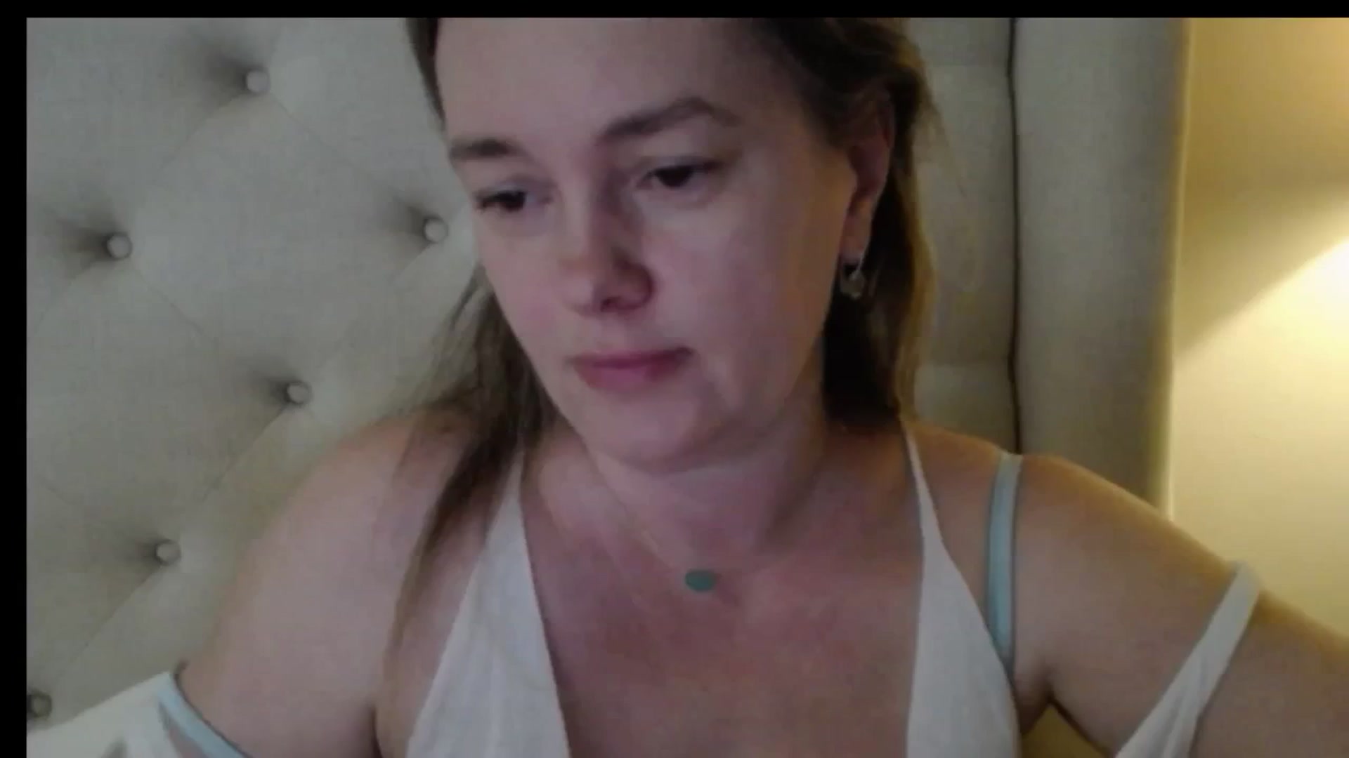 Gallery image thumbnail from J0llye's myfreecams stream on, 05/01/2026, 16:02 image 15 of 20