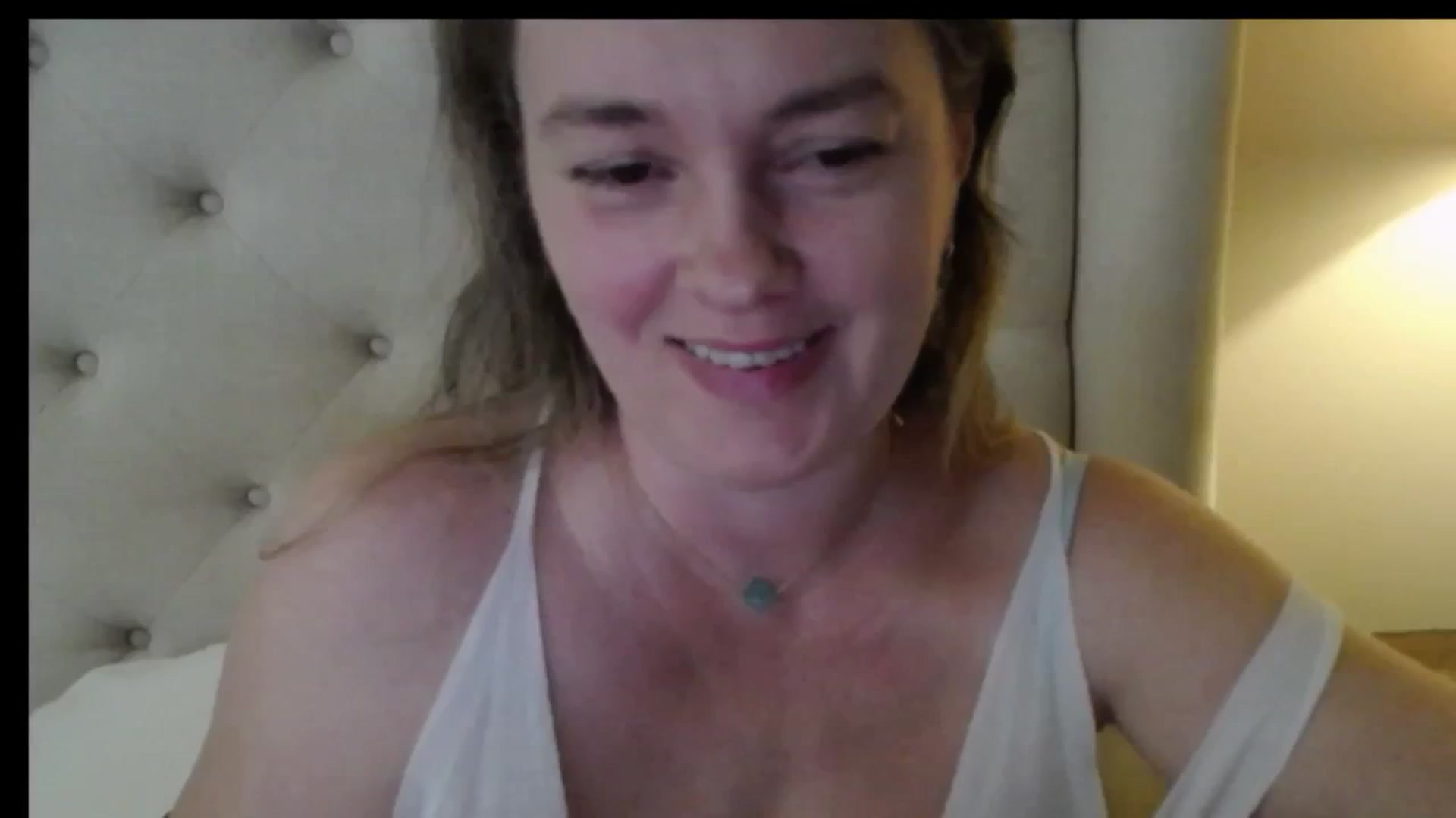 Gallery image thumbnail from J0llye's myfreecams stream on, 05/01/2026, 16:02 image 2 of 20