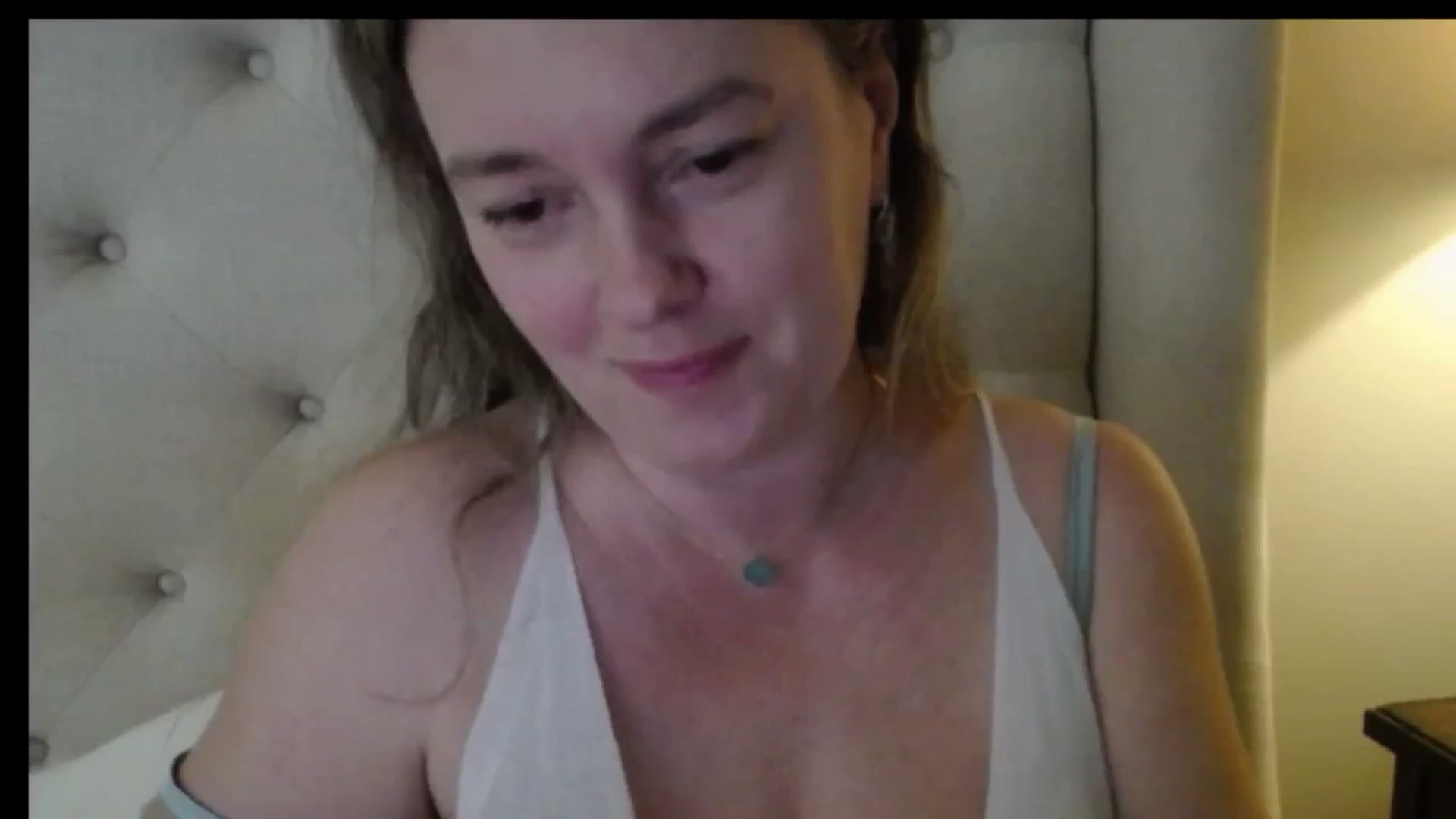 Gallery image thumbnail from J0llye's myfreecams stream on, 05/01/2026, 16:02 image 7 of 20