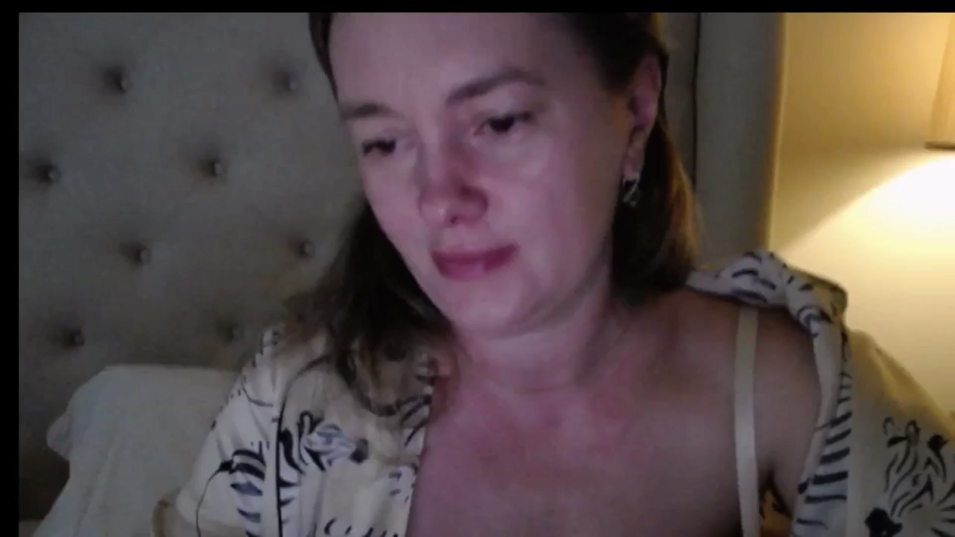 Gallery image thumbnail from J0llye's myfreecams stream on, 05/04/2026, 15:25 image 16 of 20