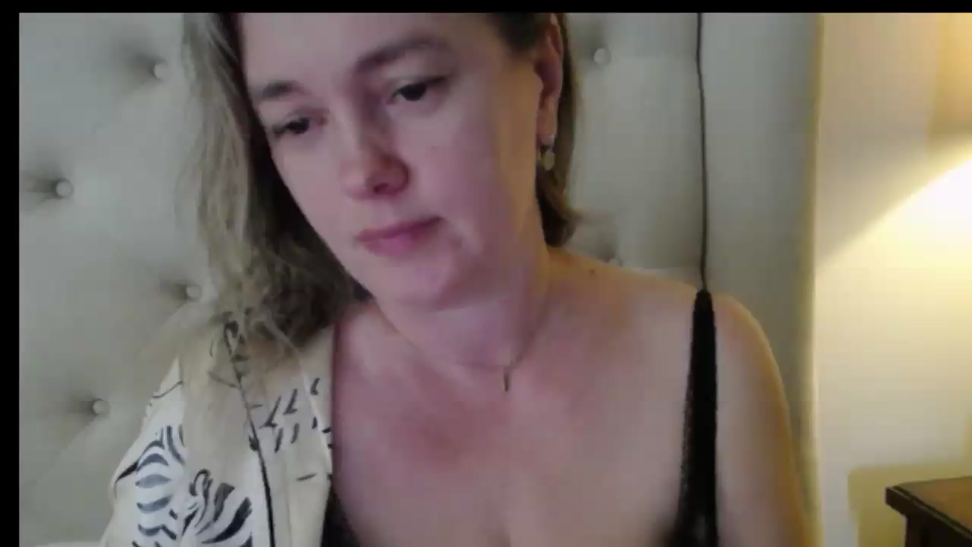 Gallery image thumbnail from J0llye's myfreecams stream on, 05/06/2026, 16:33 image 16 of 20