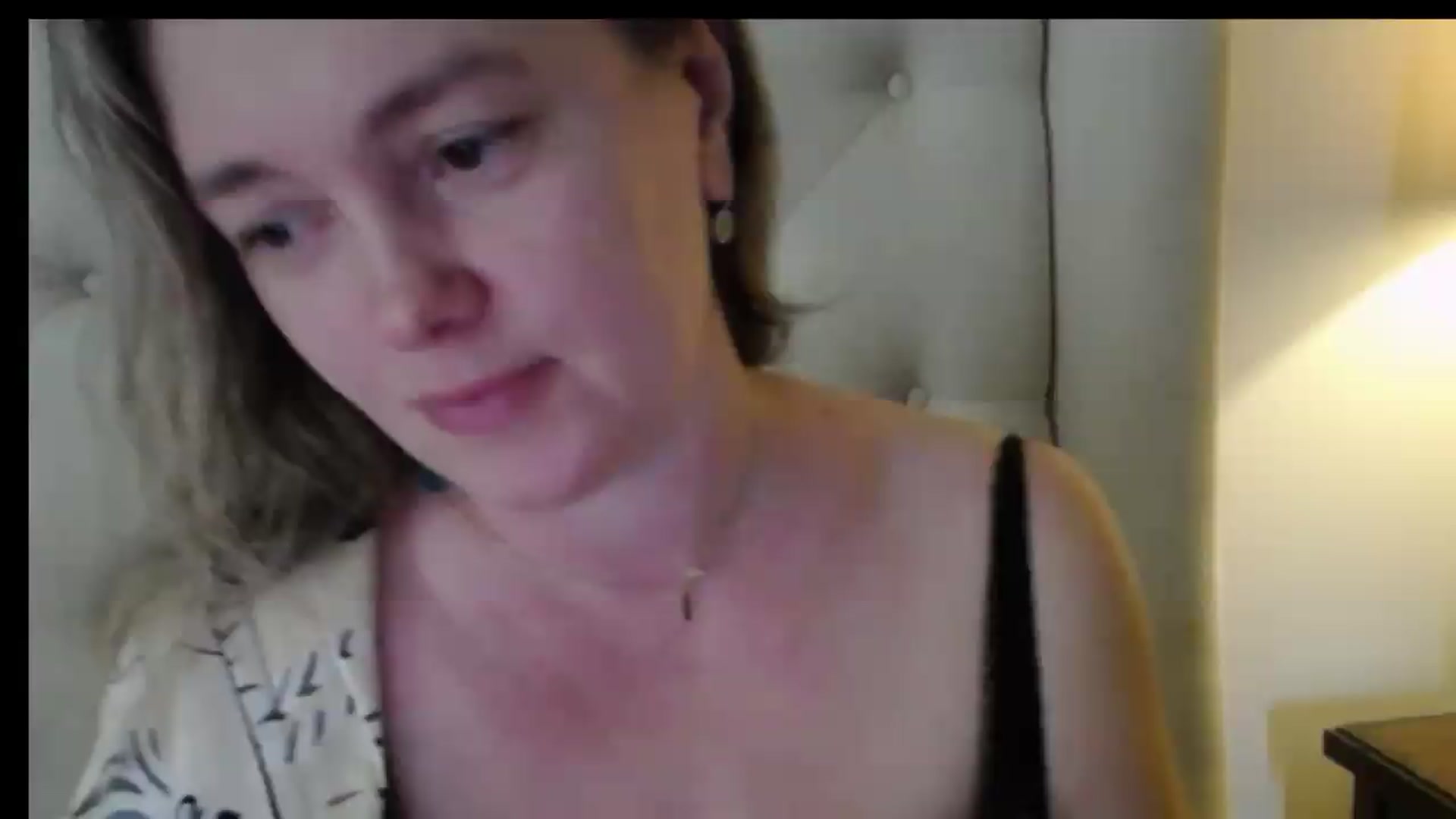 Gallery image thumbnail from J0llye's myfreecams stream on, 05/06/2026, 16:33 image 14 of 20
