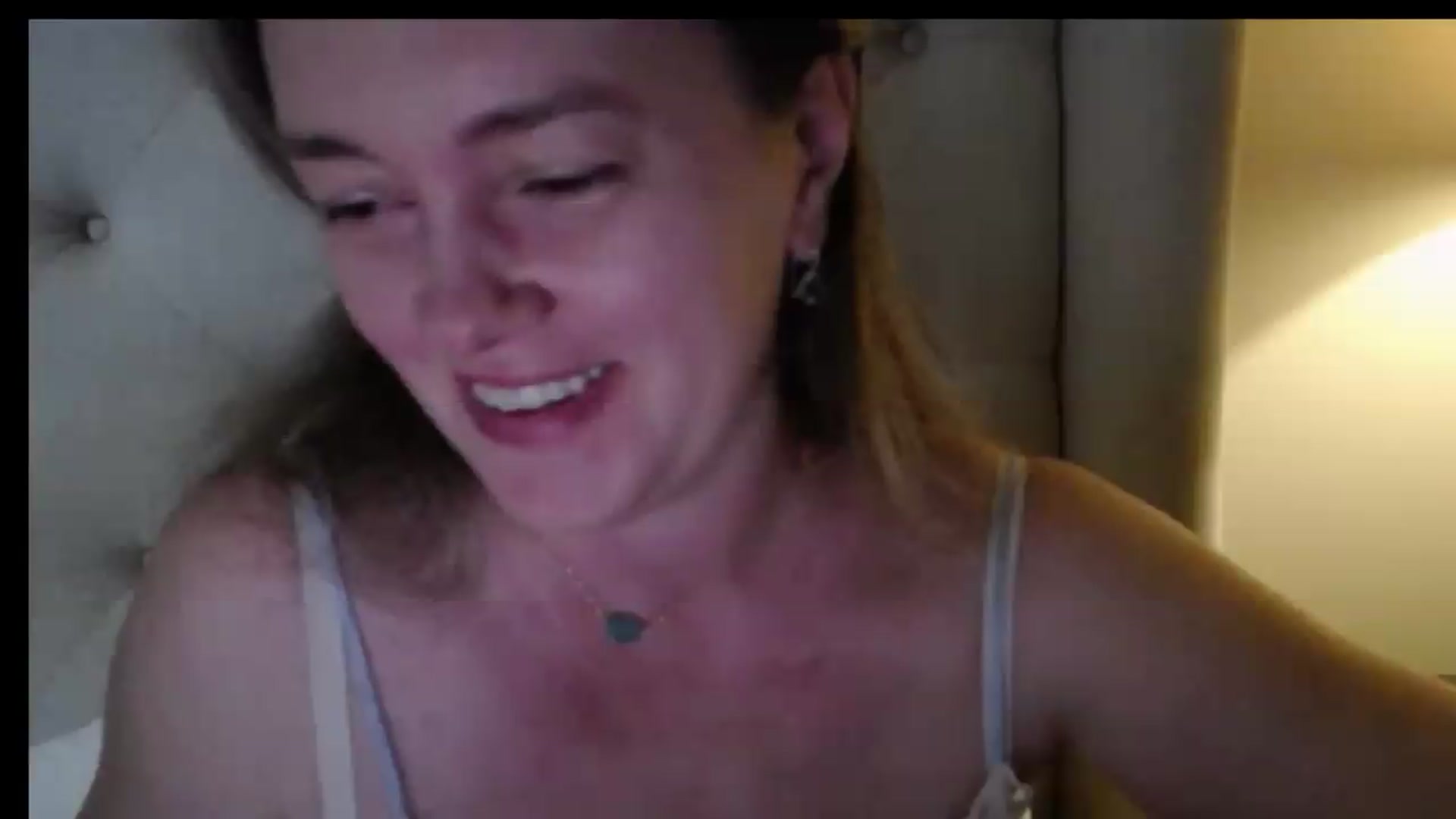 Gallery image thumbnail from J0llye's myfreecams stream on, 05/16/2026, 19:54 image 17 of 20