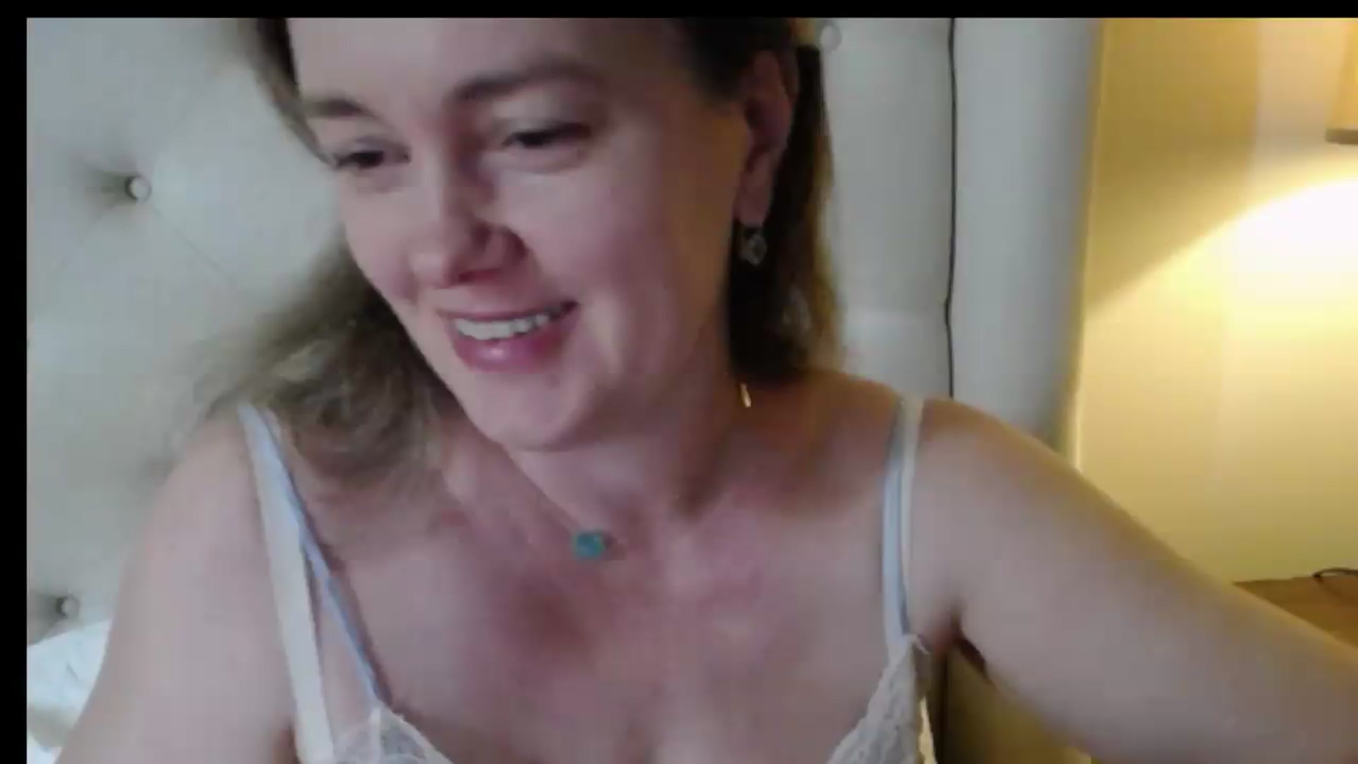 Gallery image thumbnail from J0llye's myfreecams stream on, 05/16/2026, 19:54 image 5 of 20