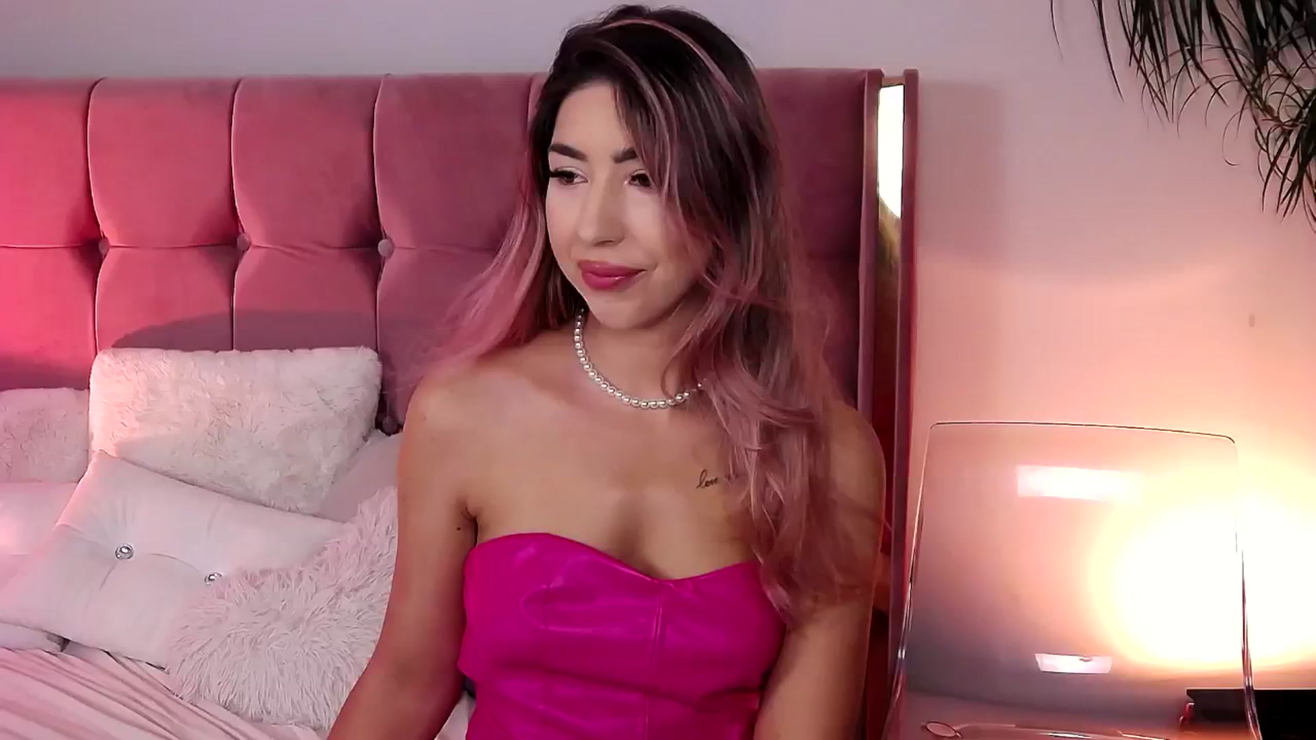 Gallery image thumbnail from JESSICAA's myfreecams stream on, 07/04/2024, 07:12 image 12 of 20