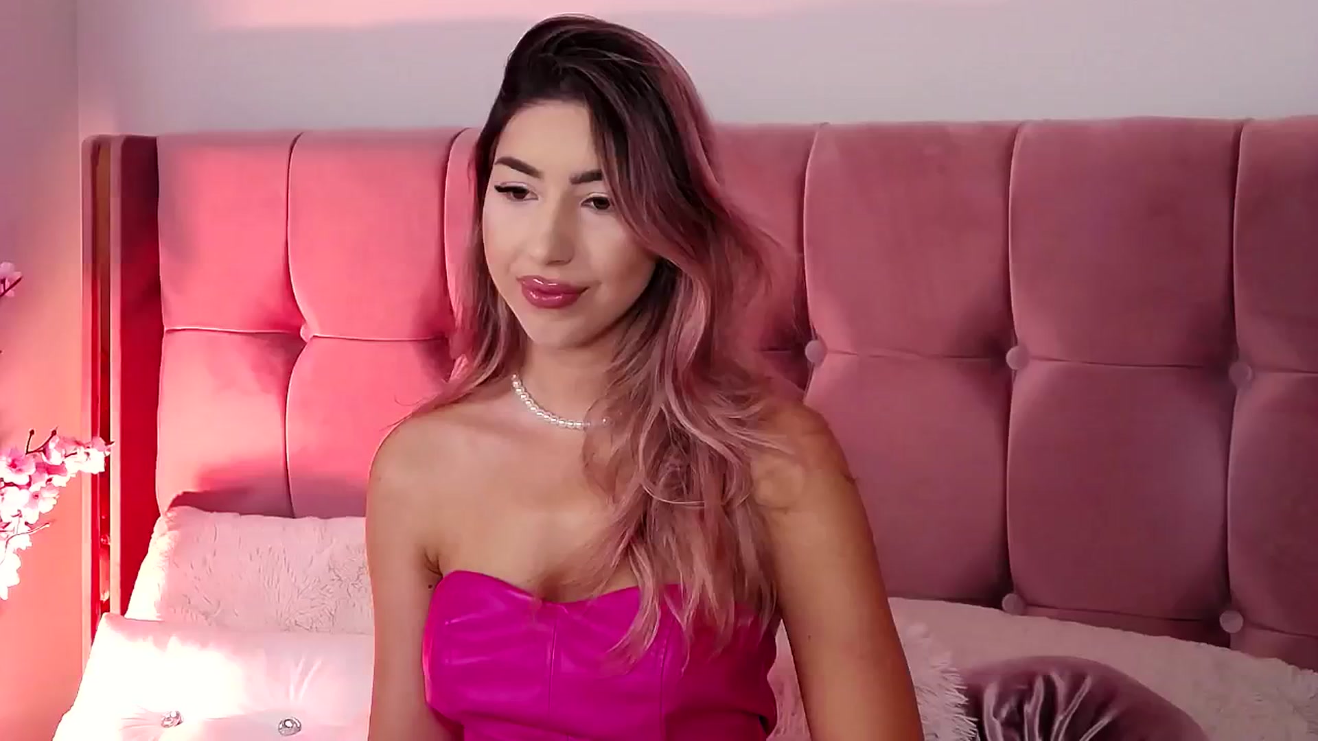 Gallery image thumbnail from JESSICAA's myfreecams stream on, 07/04/2024, 07:12 image 3 of 20