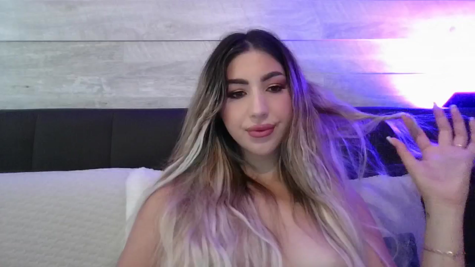 Gallery image thumbnail from JESSICAA's myfreecams stream on, 08/30/2024, 11:22 image 3 of 20